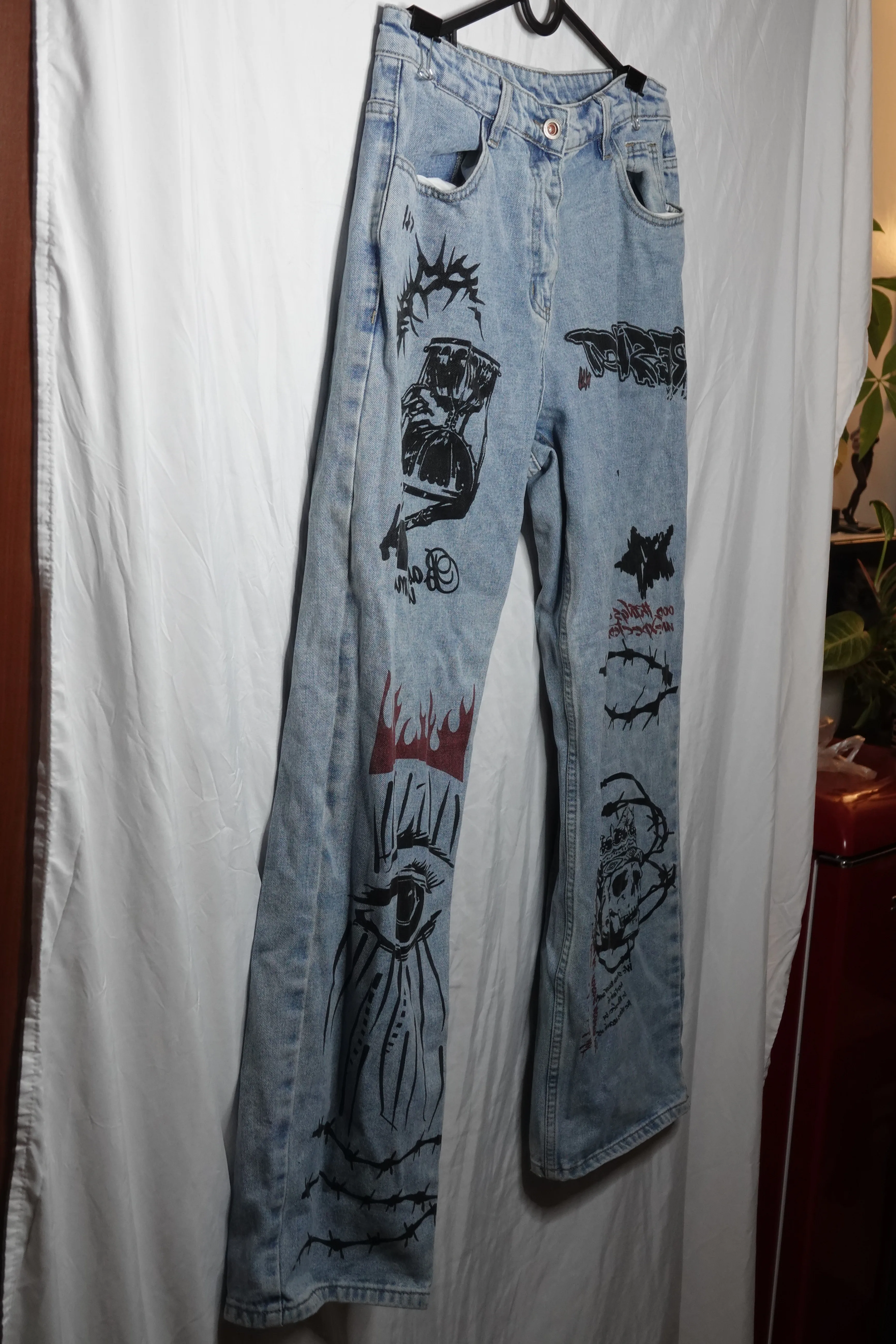 Light Wash Graphic Jeans – Romwe, L image indicator(2)