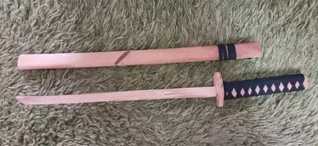 Japanese Bokken Wooden Sword 55 cm Blade c/w Wooden Sheath image indicator(3)