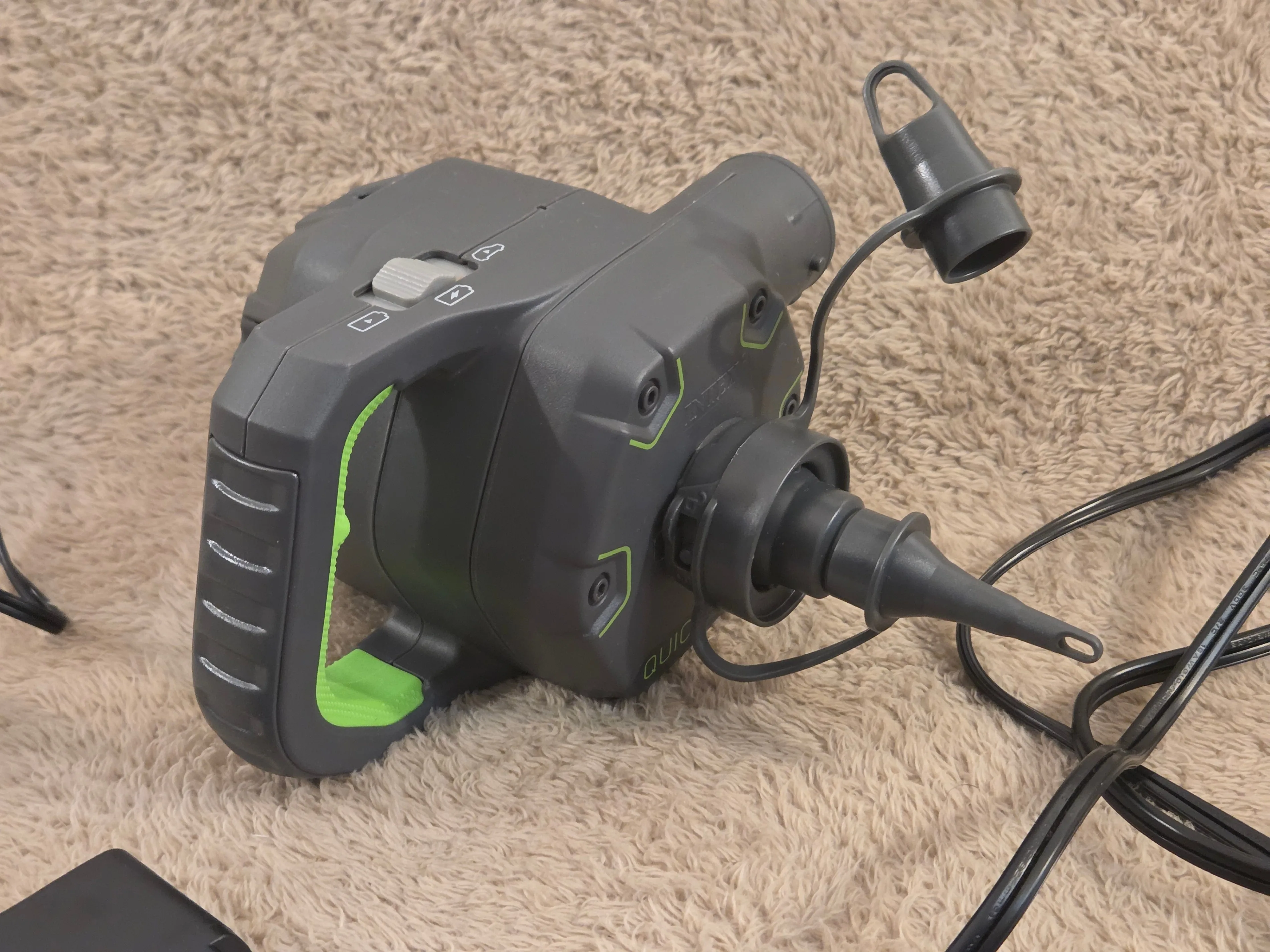 Intex Quick-Fill 12-R Rechargeable Air Pump, 110-120V image indicator(7)