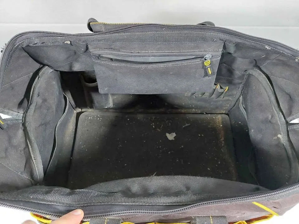 Heavy duty DeWalt tool bag image indicator(2)