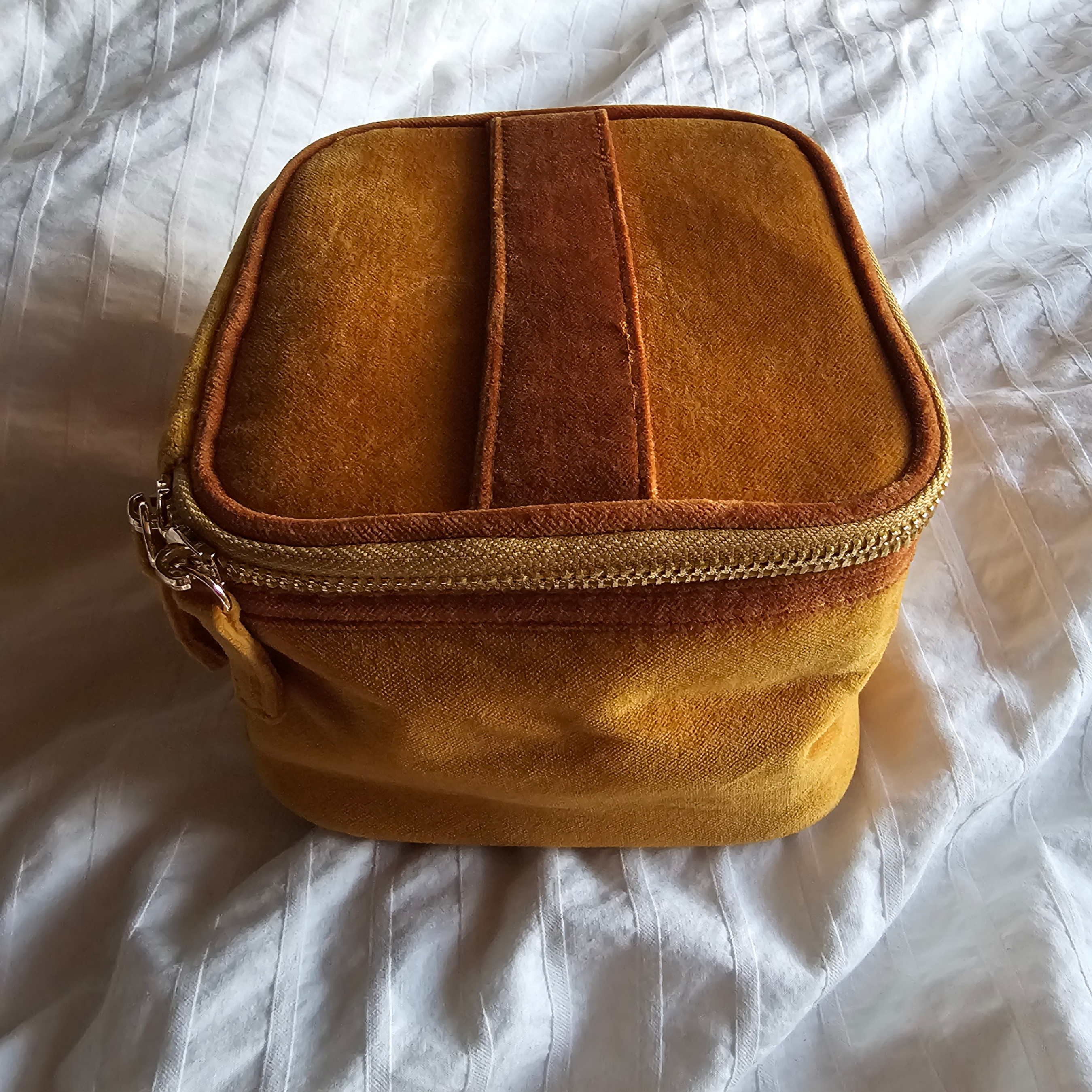 New Sezane Velvet Vanity Pouch - Gold - photo 2