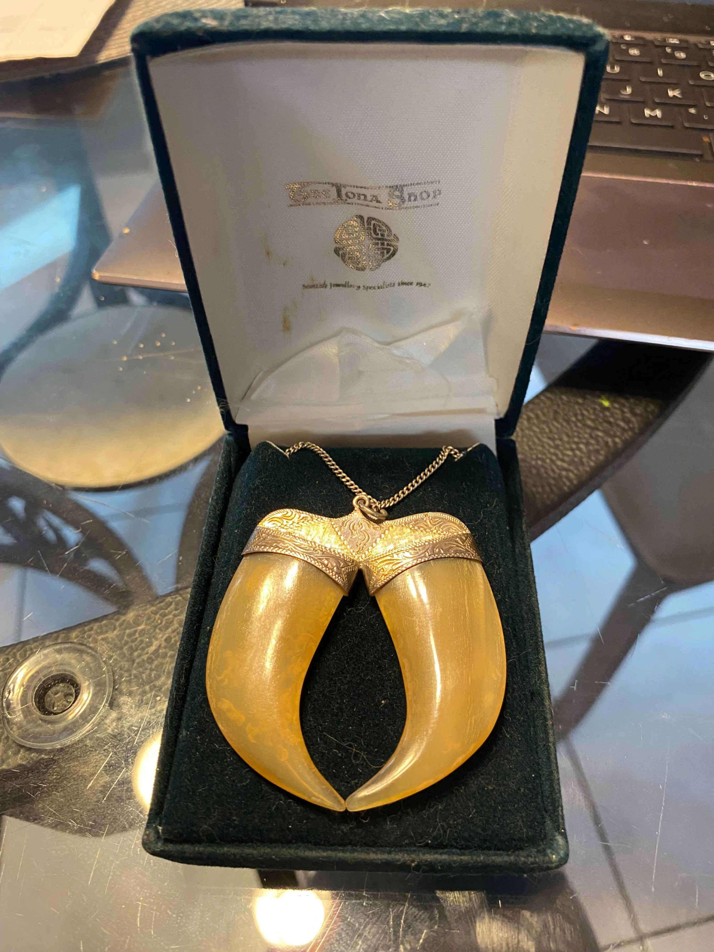 British Vintage Sterling Silver Double Tiger Claw Necklace image indicator(4)