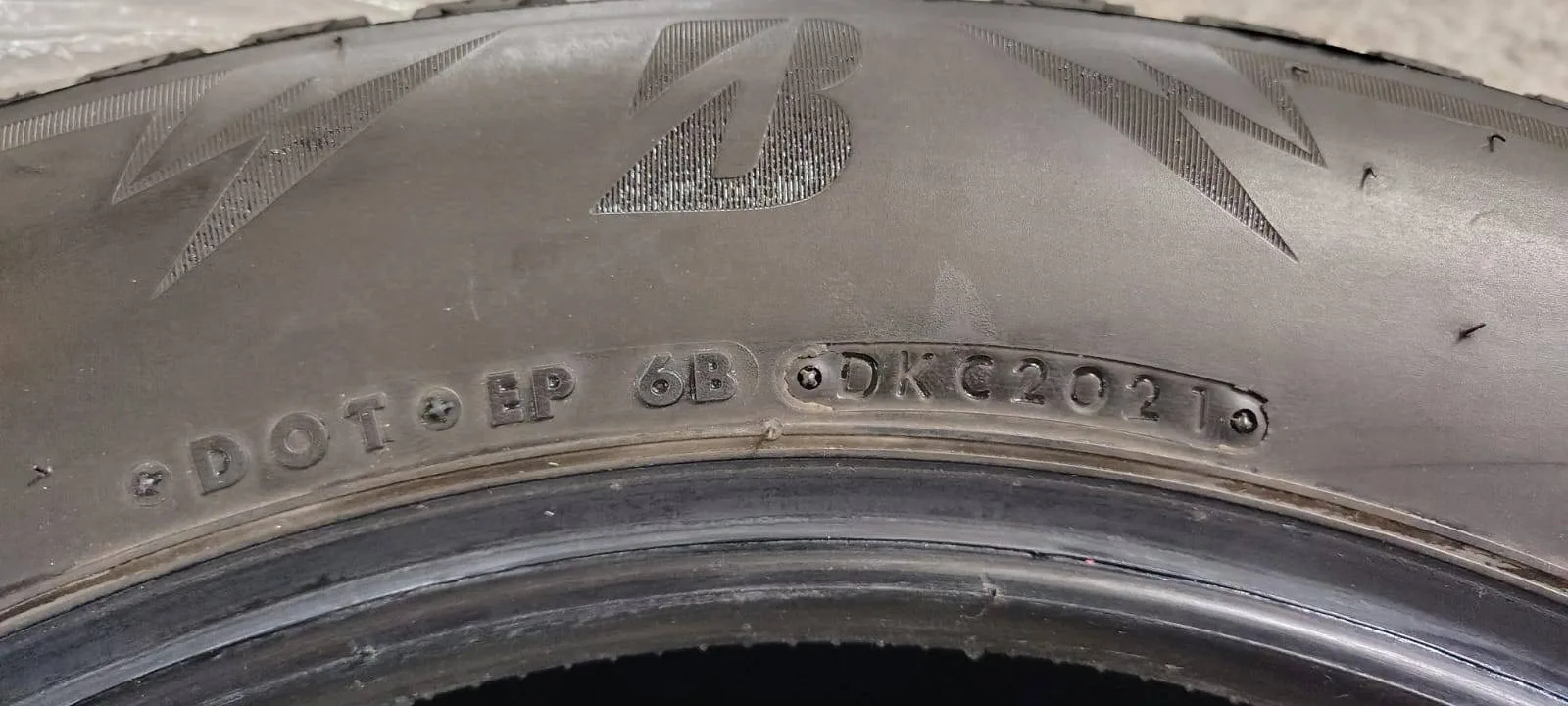 Bridgestone BLIZZAK WS90 Winter Tires 235/55R17 image indicator(8)