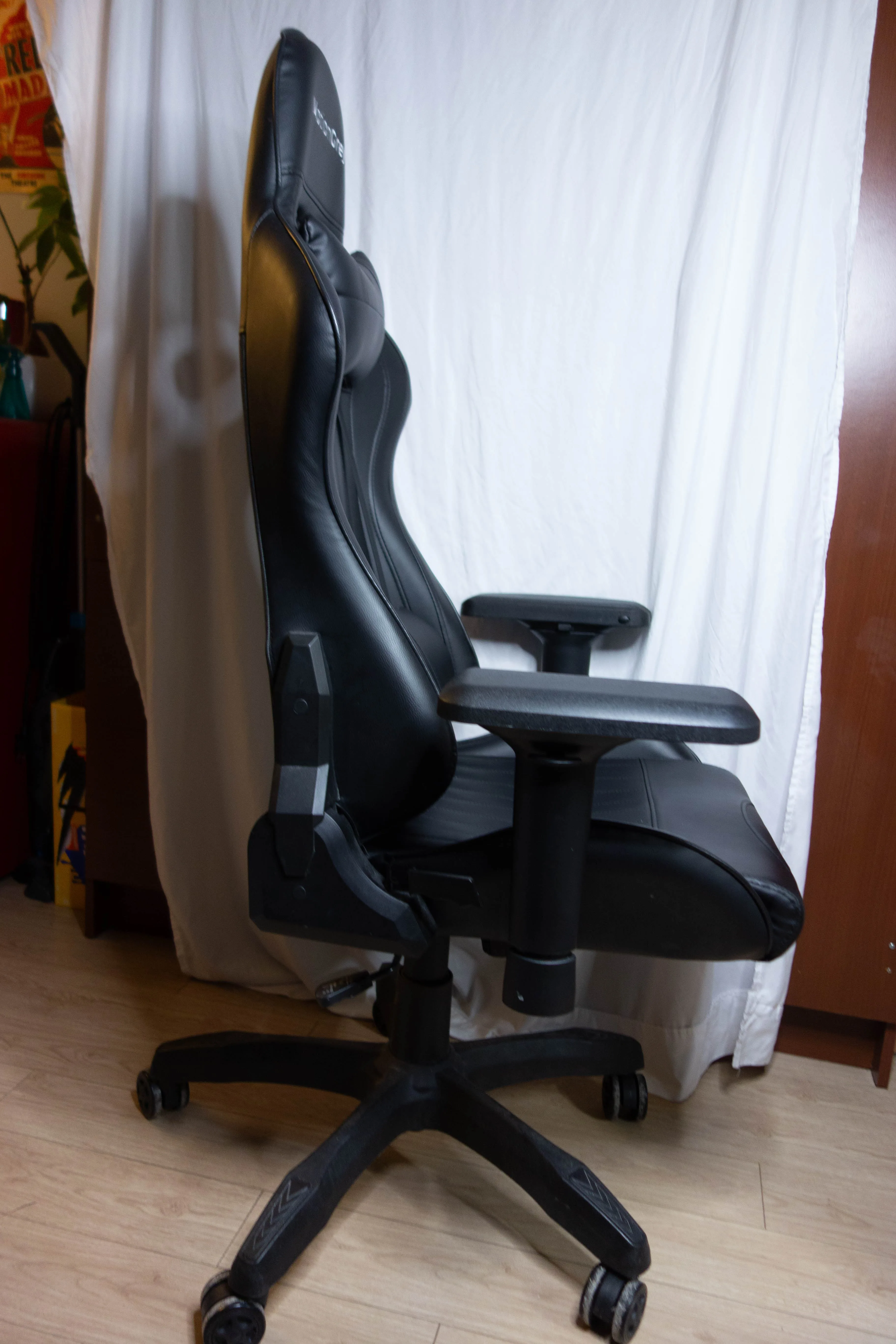 MotionGrey Enforcer Gaming Chair image indicator(3)