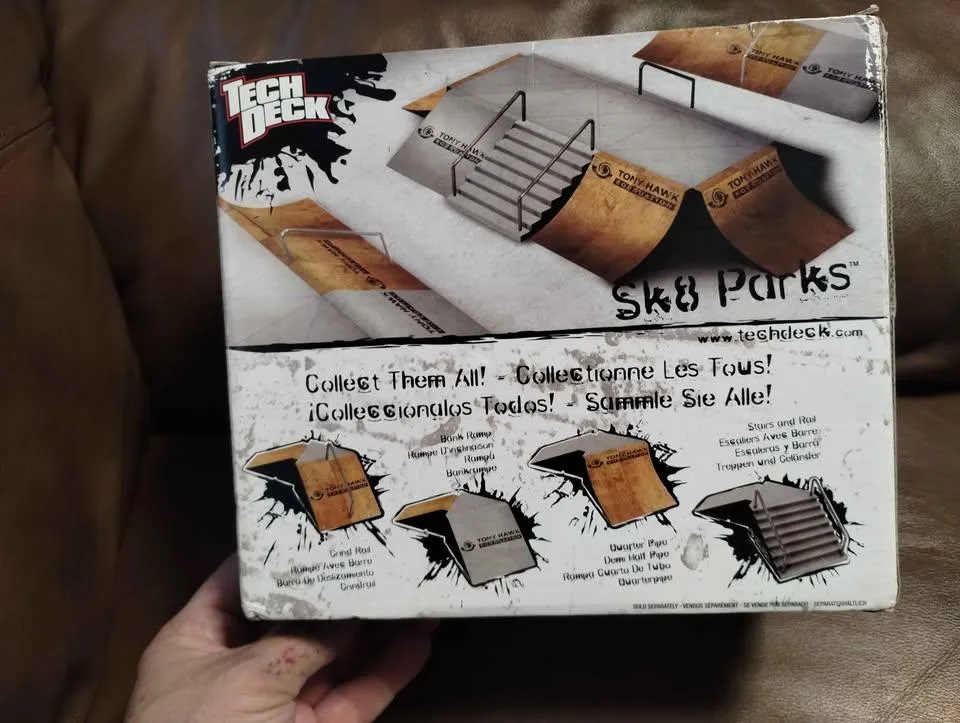 Spinmaster Sk8 Parks Tony Hawk Foundation Quarter Pipe image indicator(3)