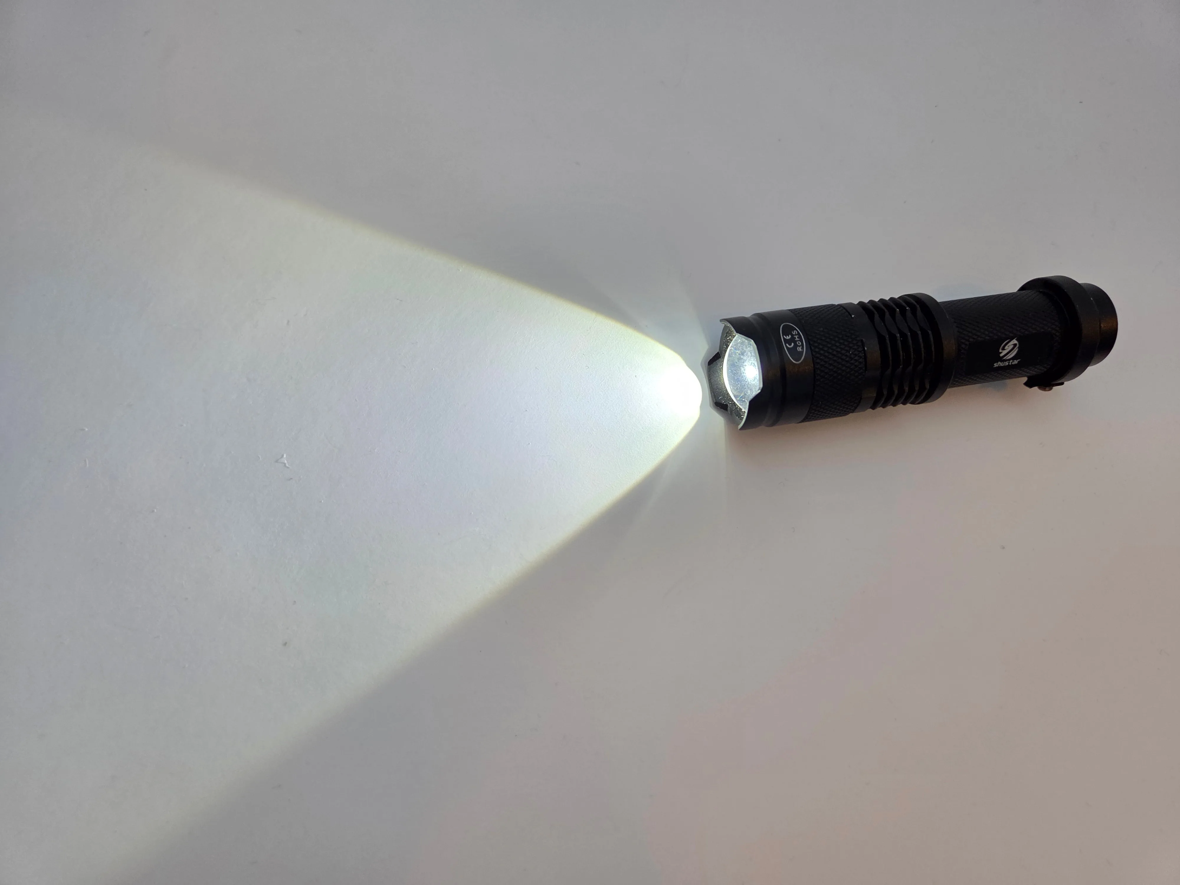 2x Compact Zoomable LED Flashlights Q5 Set image indicator(3)