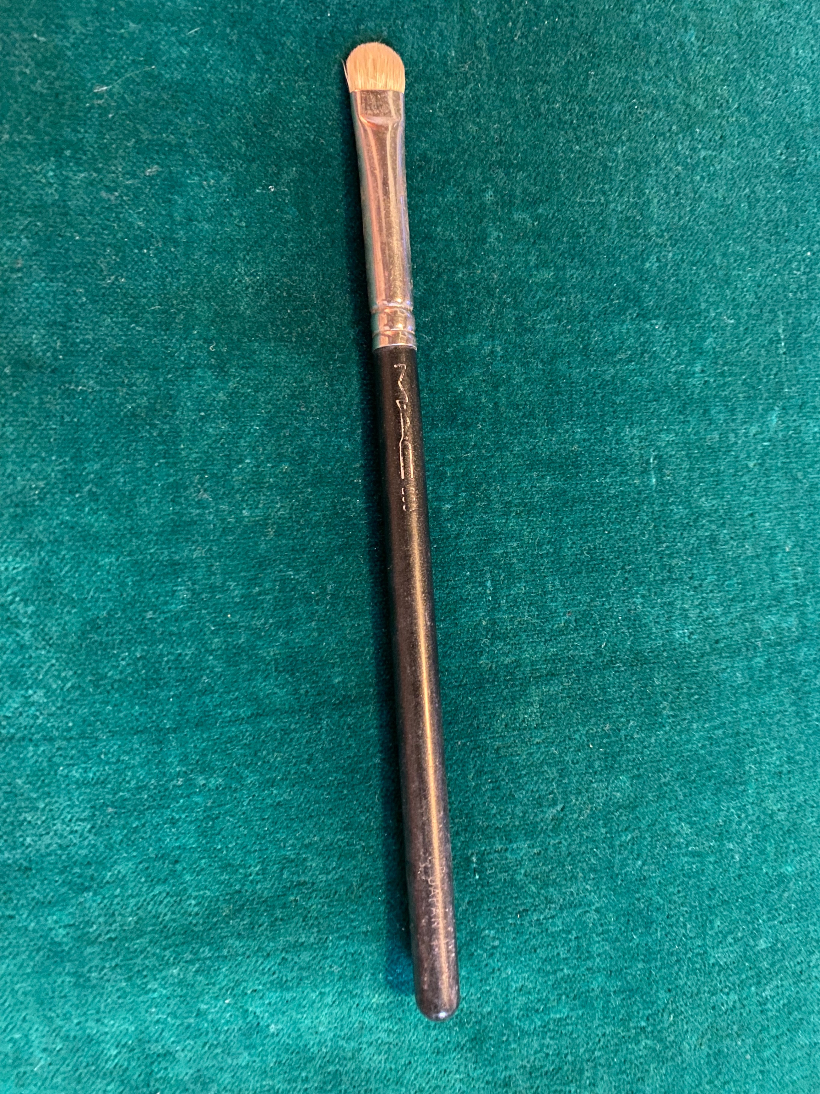 MAC 213 Natural Hair Eye Shadow Brush Fluff Blending Brush