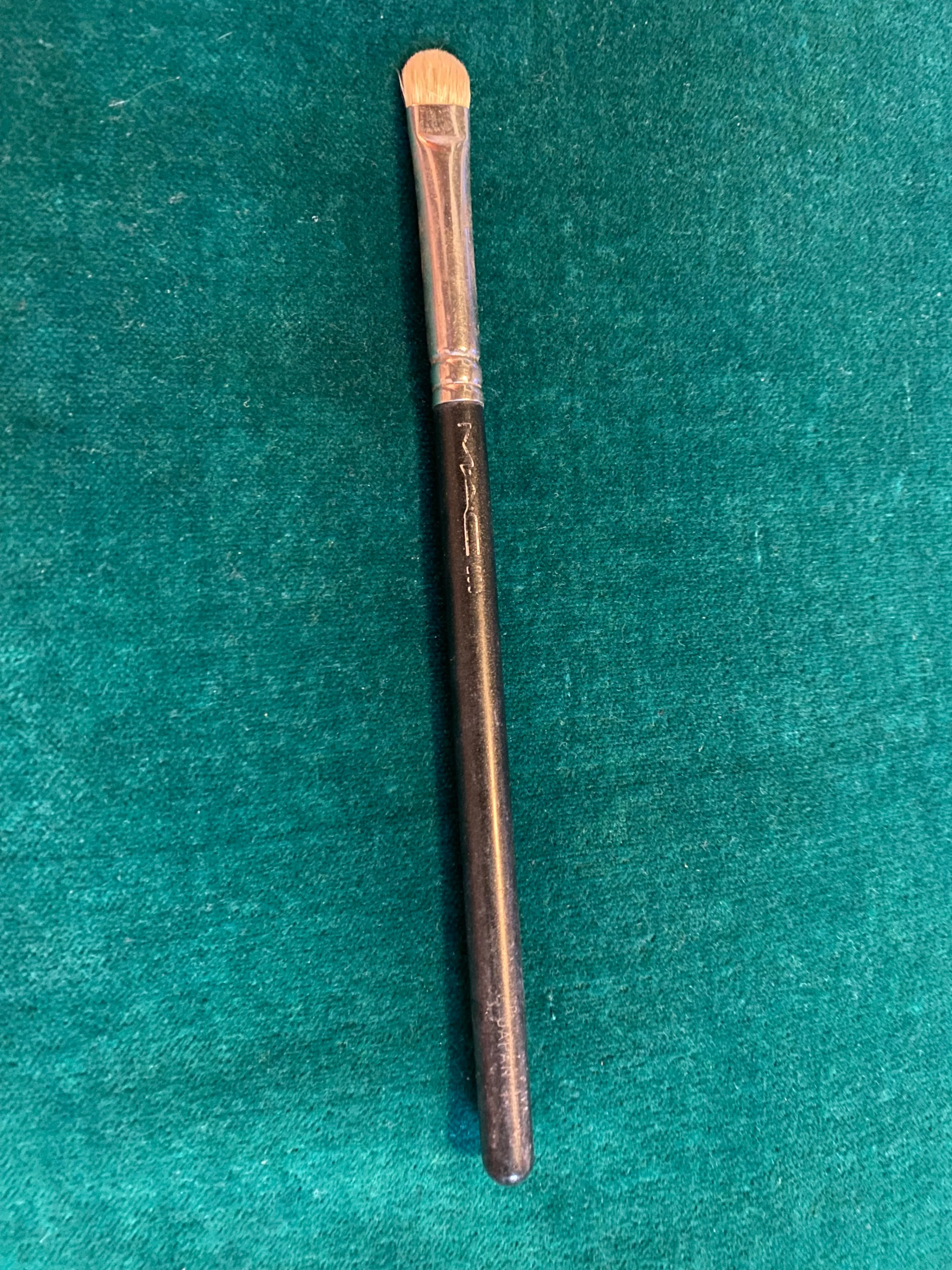 MAC 213 Natural Hair Eye Shadow Brush Fluff Blending Brush