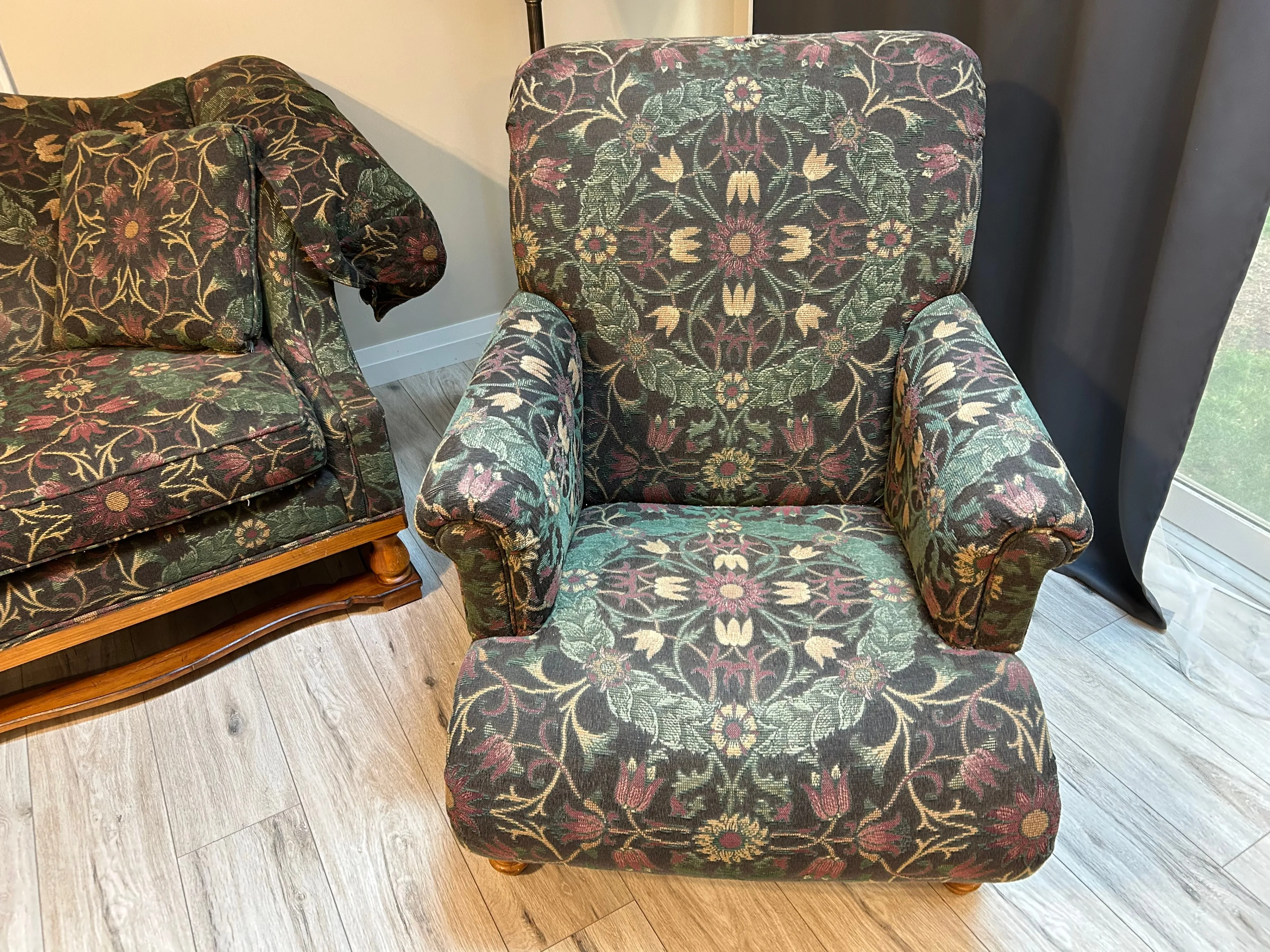 SET: Couch & Matching Chair image indicator(2)