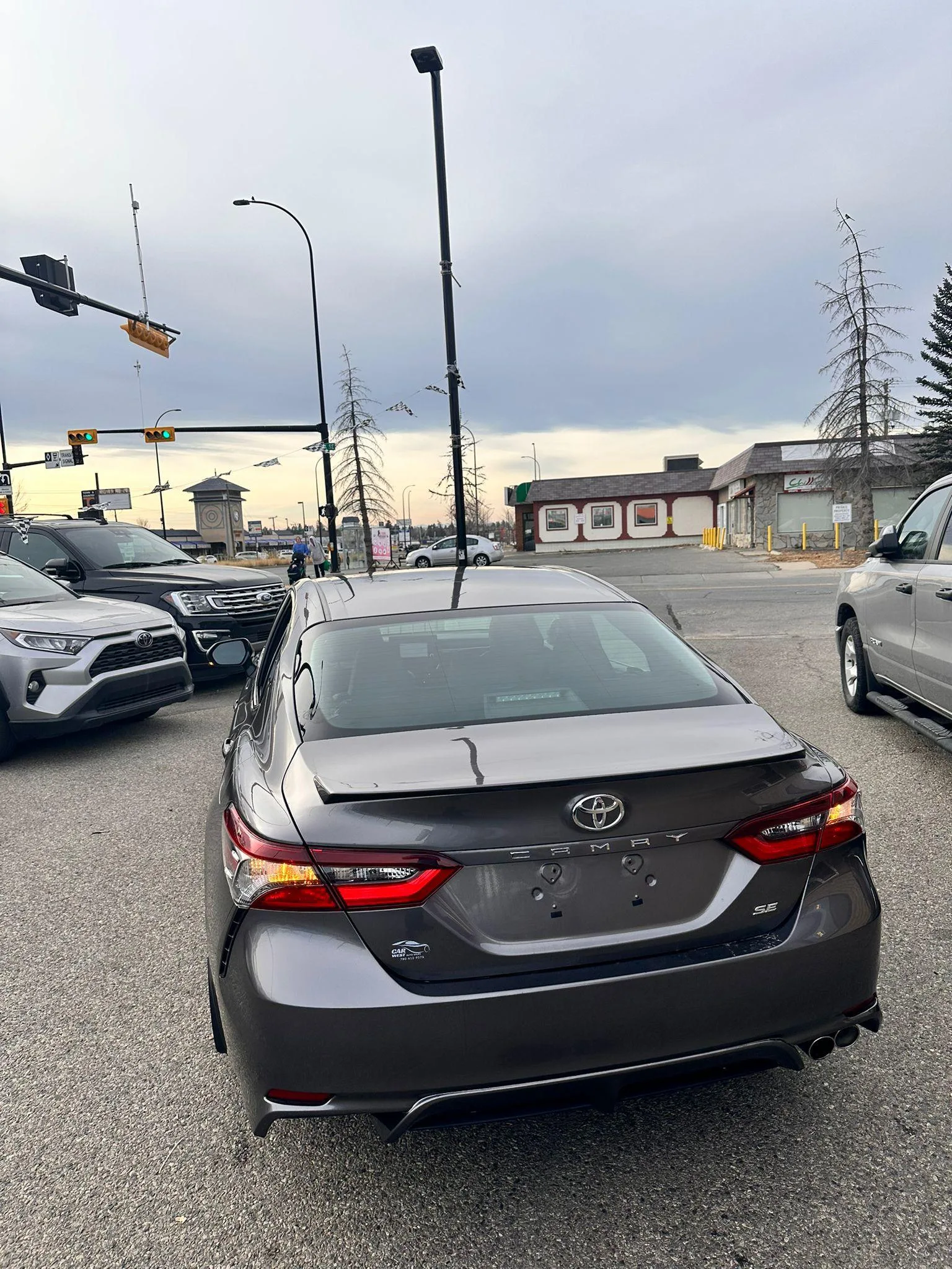 Toyota Camry SE image indicator(2)