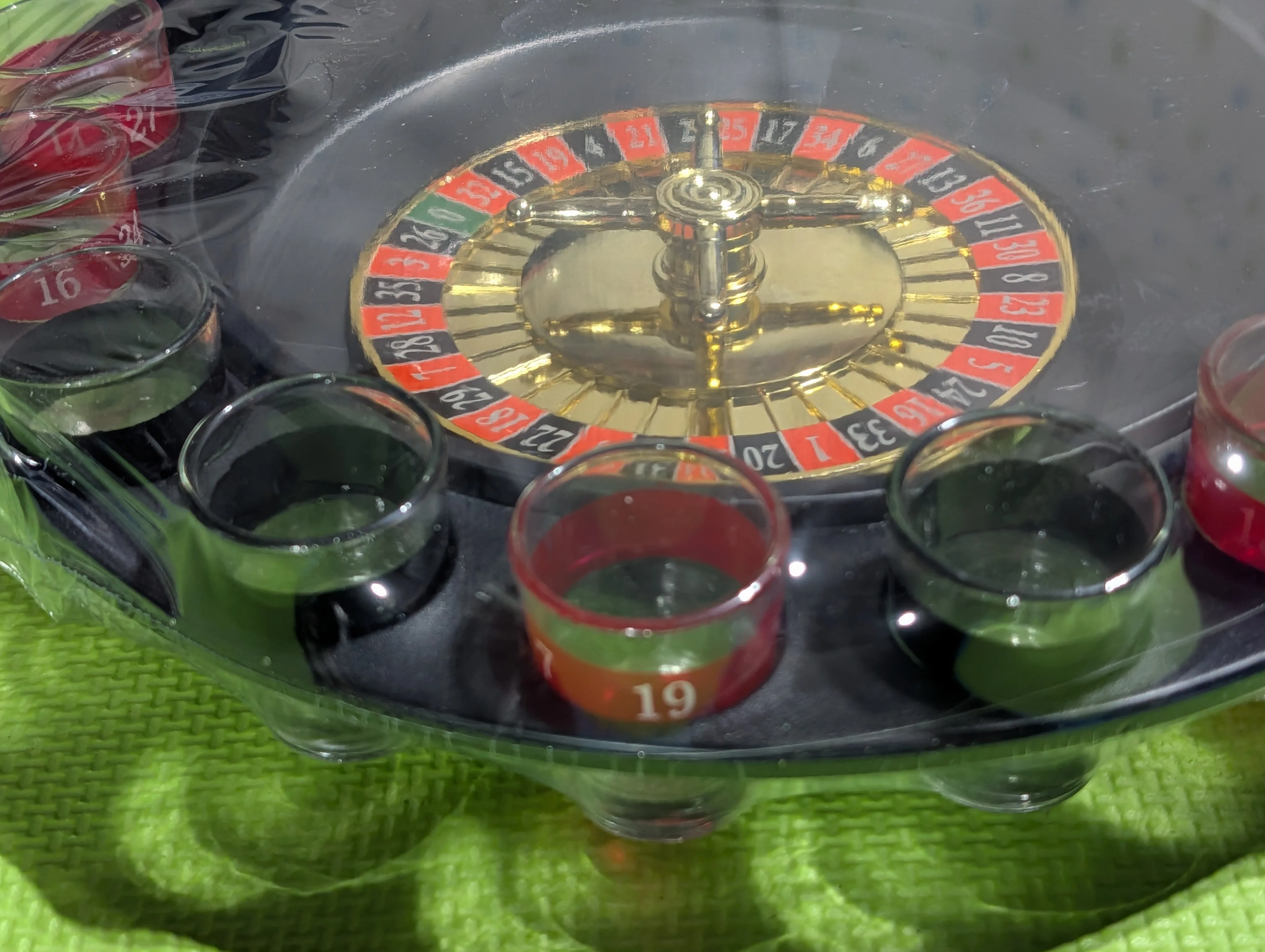 Shot Glass Roulette Game BRAND NEW image indicator(4)