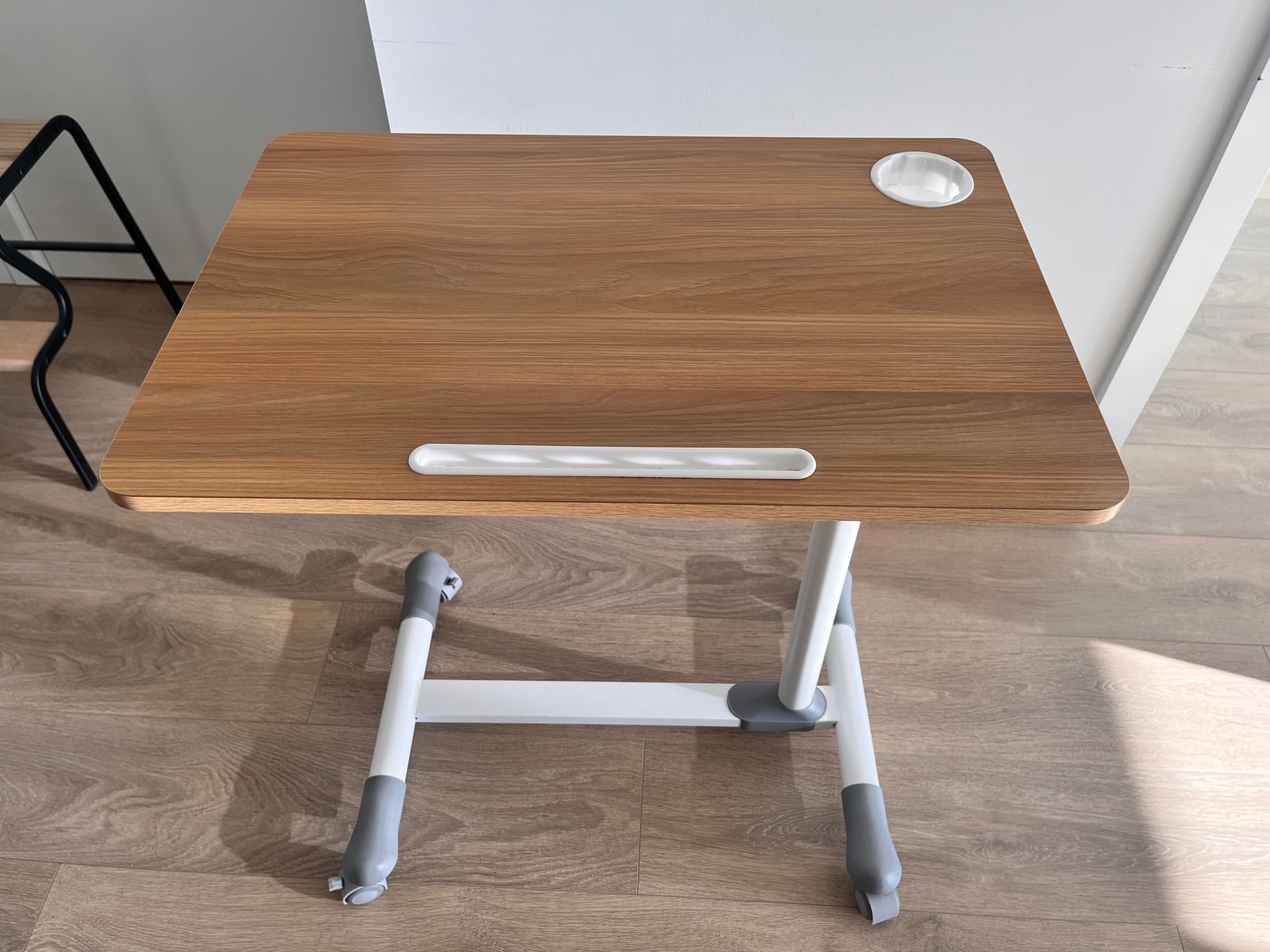 Moving sale! Overbed/sofa Table rolling desk - photo 3