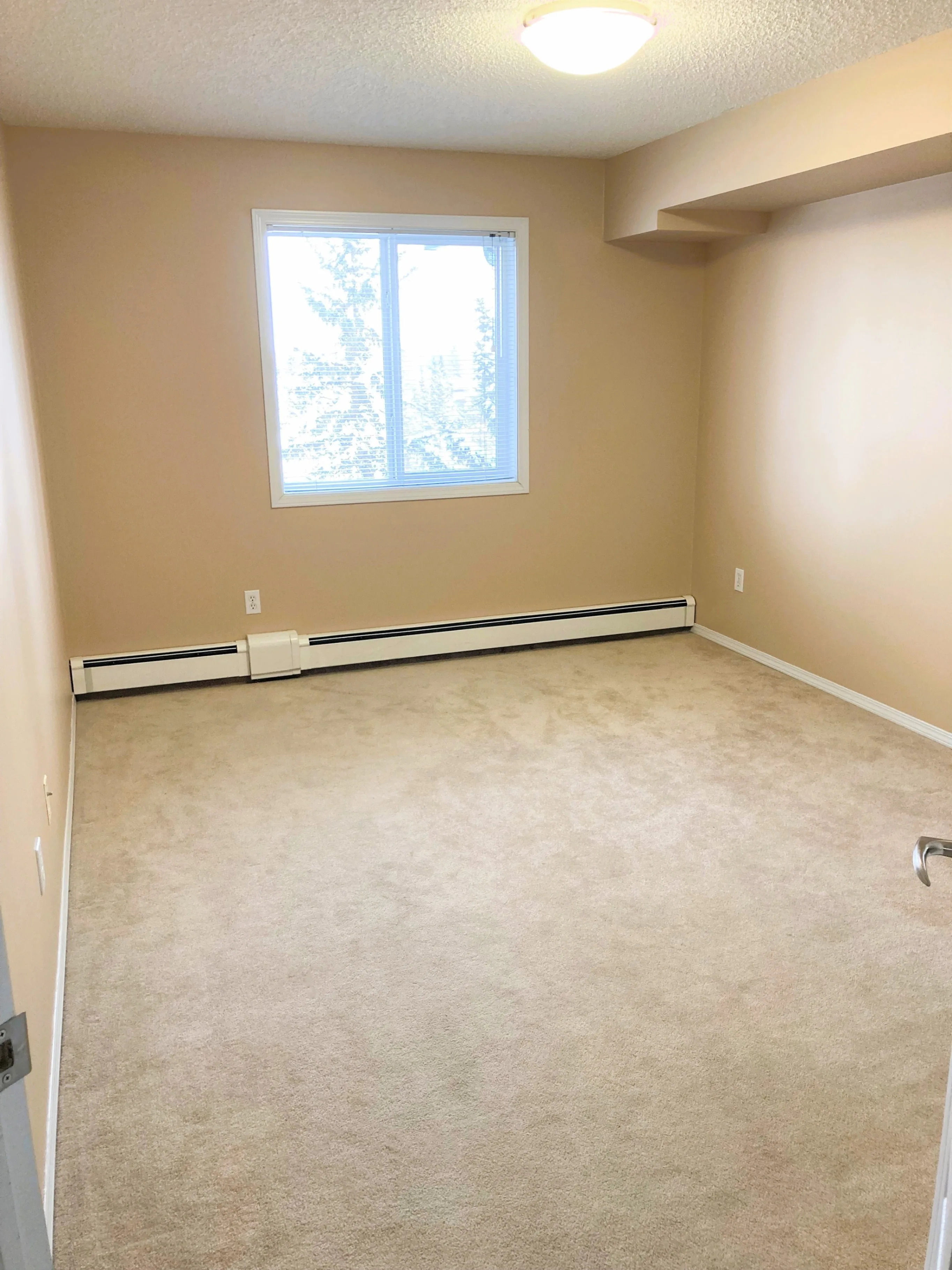 1-Bedroom Apartment Condo in CLAREVIEW image indicator(6)