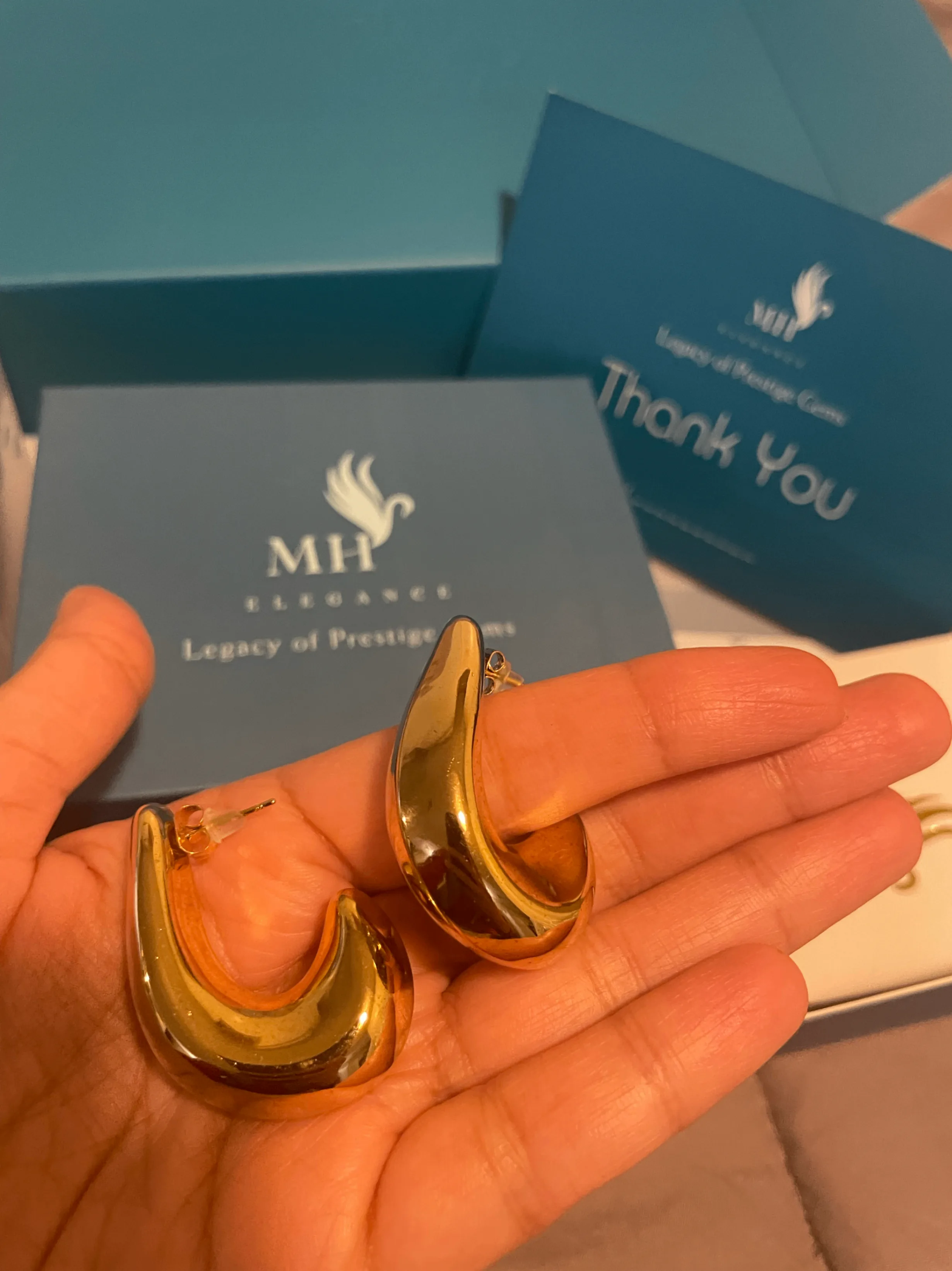 14k Gold plated Chunky Gold Hoop Earrings image indicator(2)