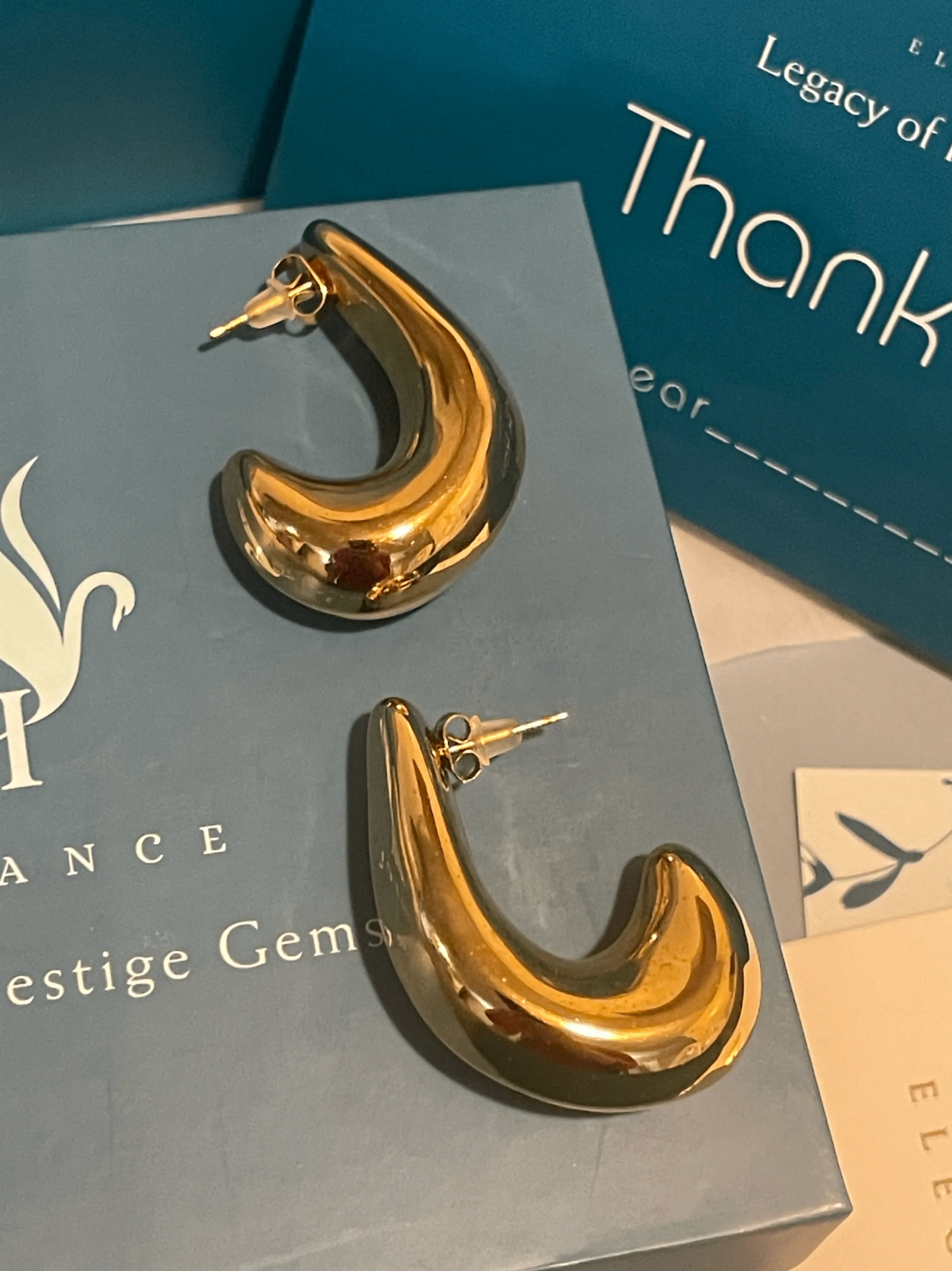 14k Gold plated Chunky Gold Hoop Earrings image indicator(5)