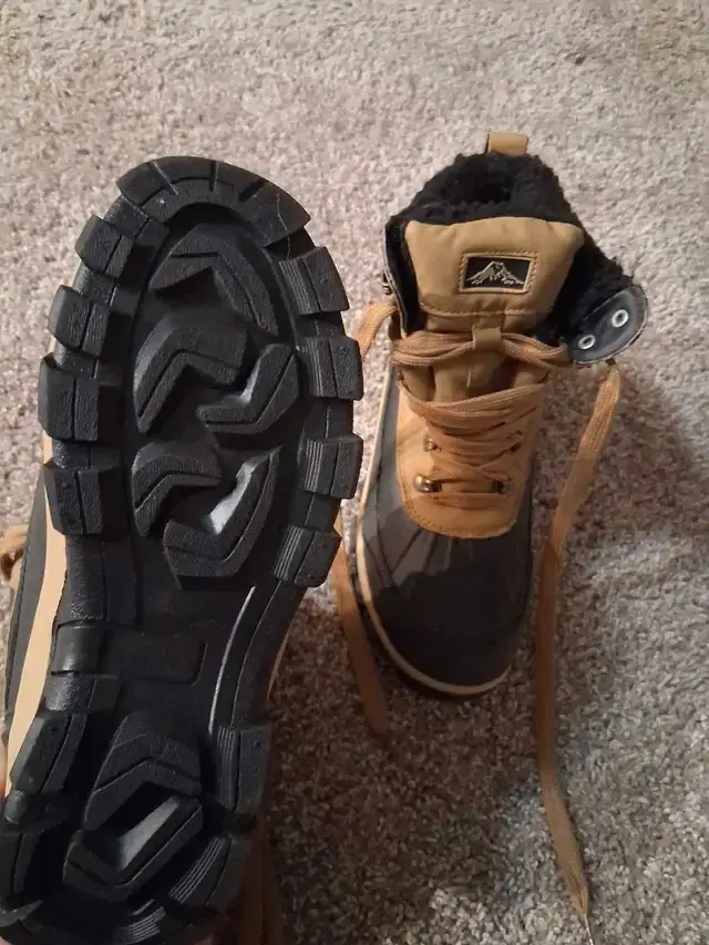 Snow insulated Boots size 8