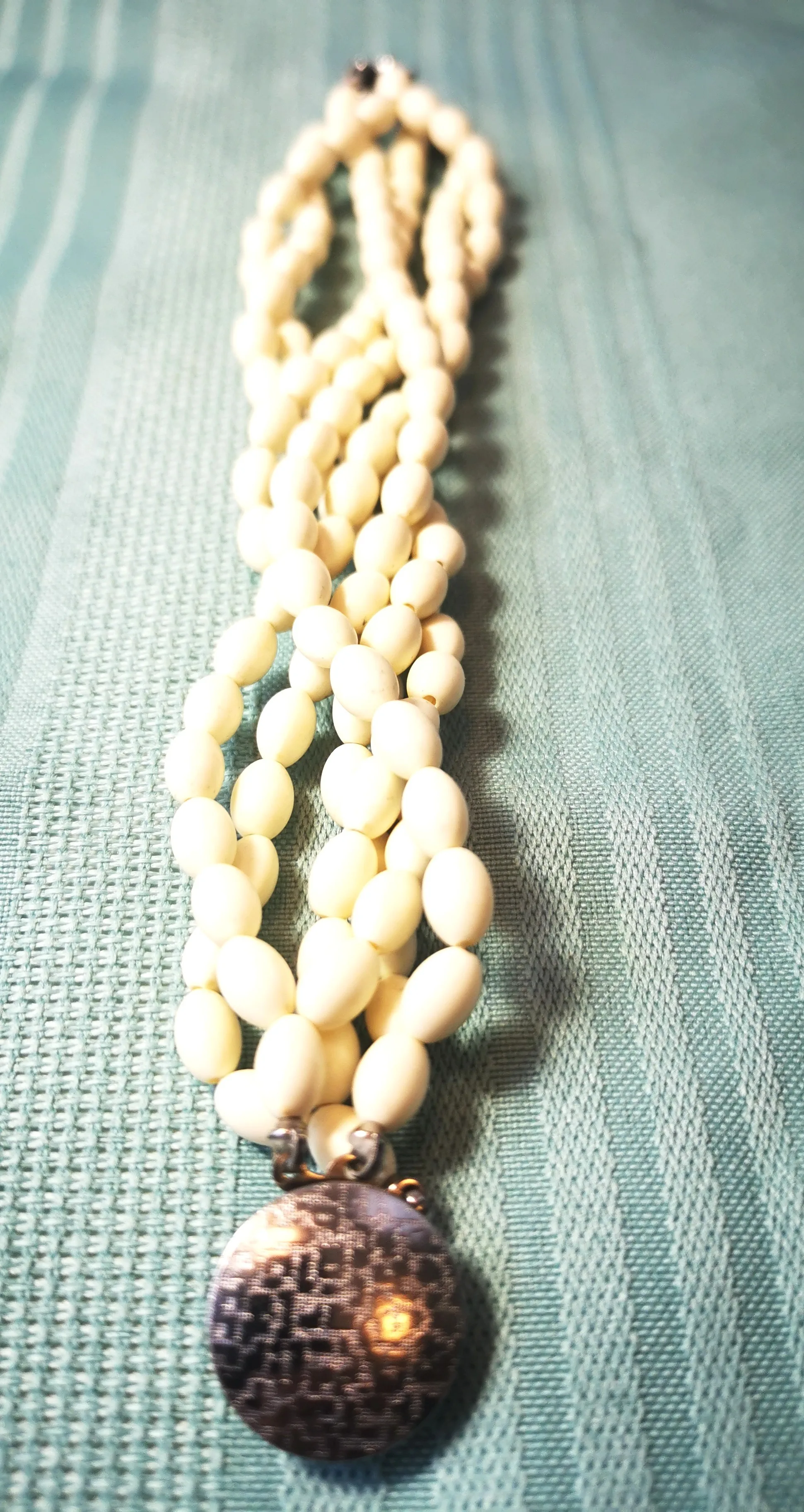 Multi-Strand White Bead Bracelet with Ornate Silver-Tone Clasp image indicator(6)