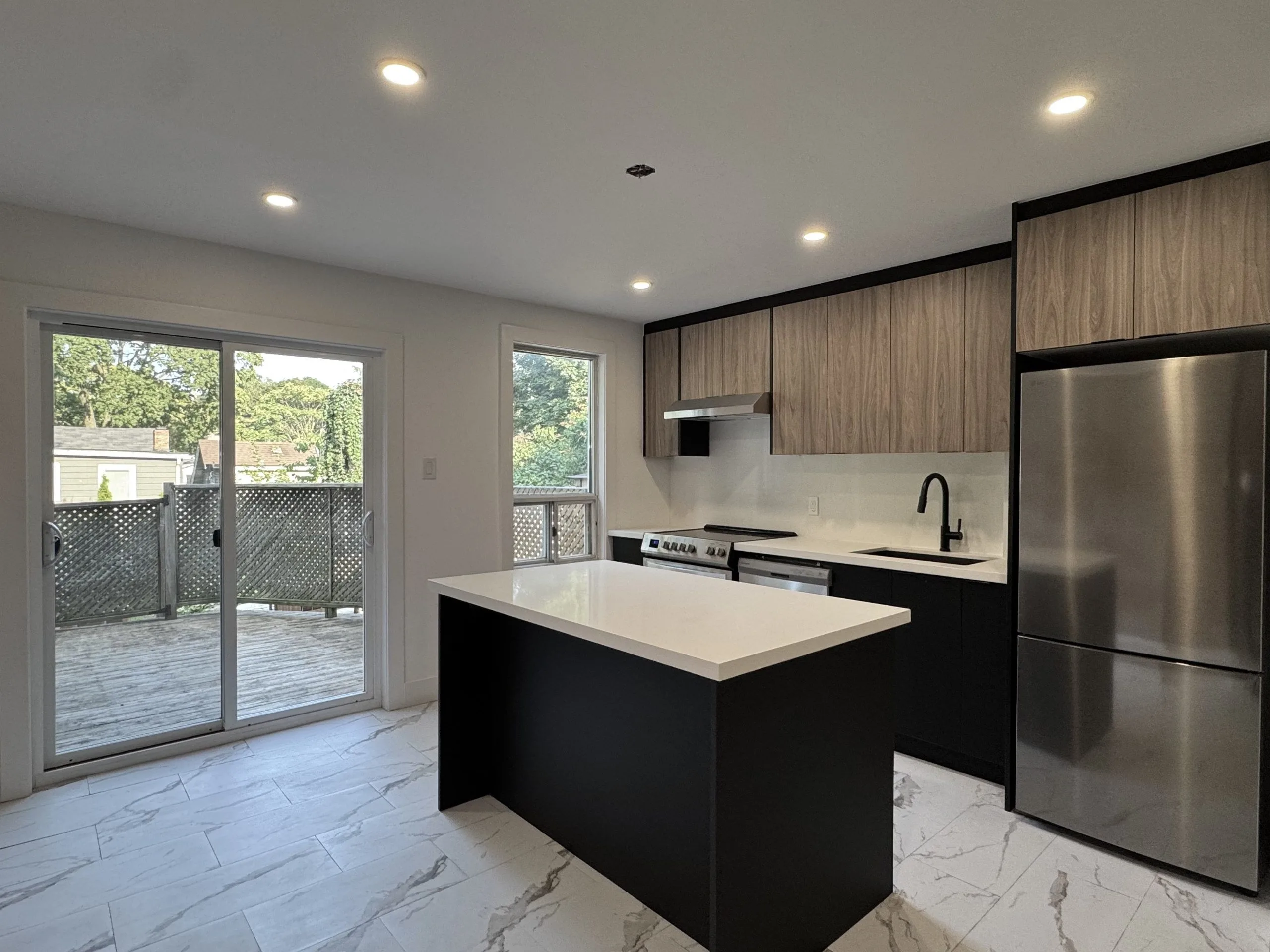 25 Firstbrooke Main/Lower - 2 Bedroom in the Upper Beaches! image indicator(6)