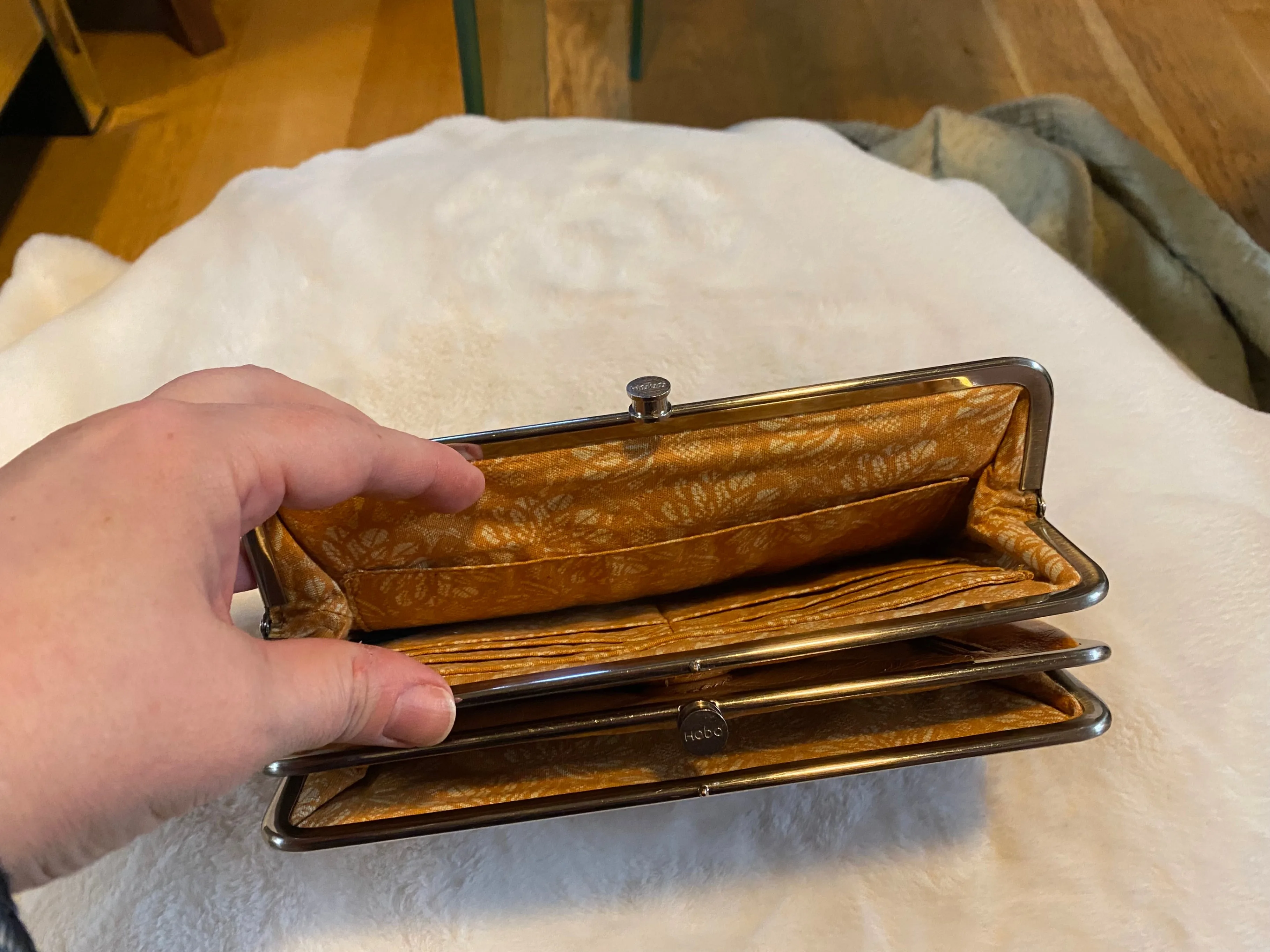 Beautiful Wallet/Clutch image indicator(4)