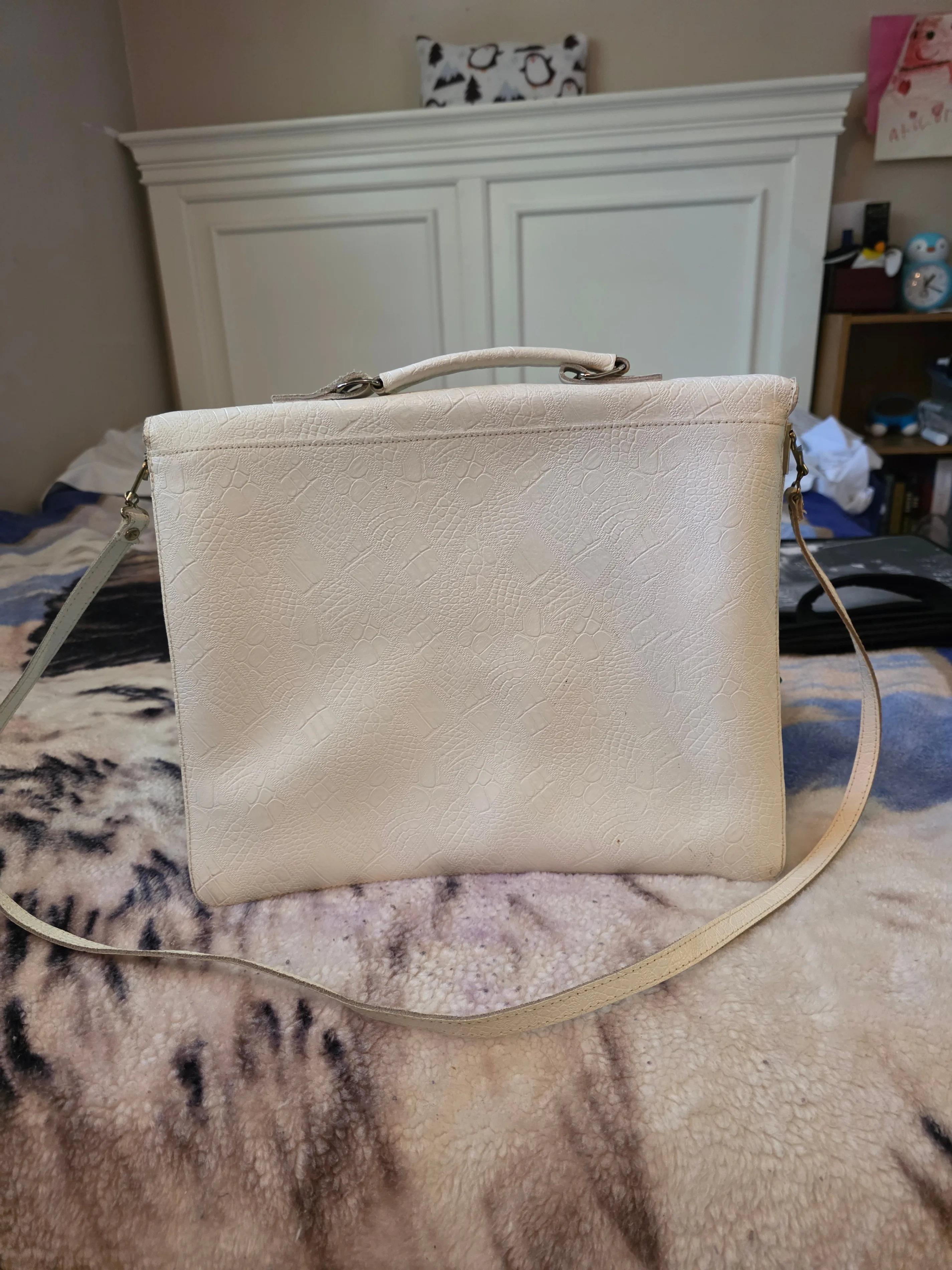 White  Leather Shoulder Bag image indicator(3)