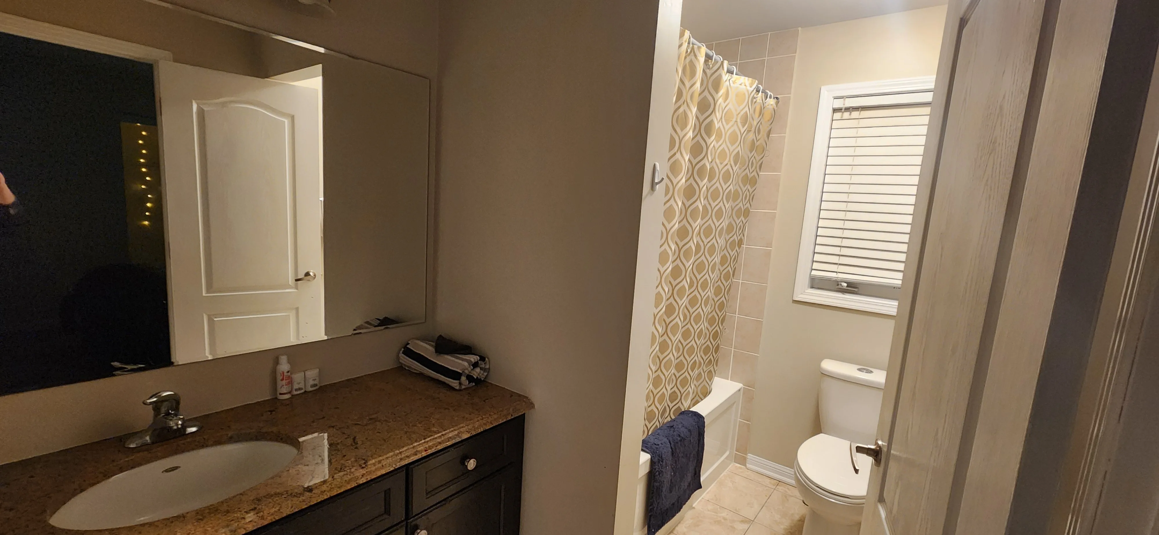 Room for Rent * Private Washroom  $775/mth couple $1200/mth image indicator(2)