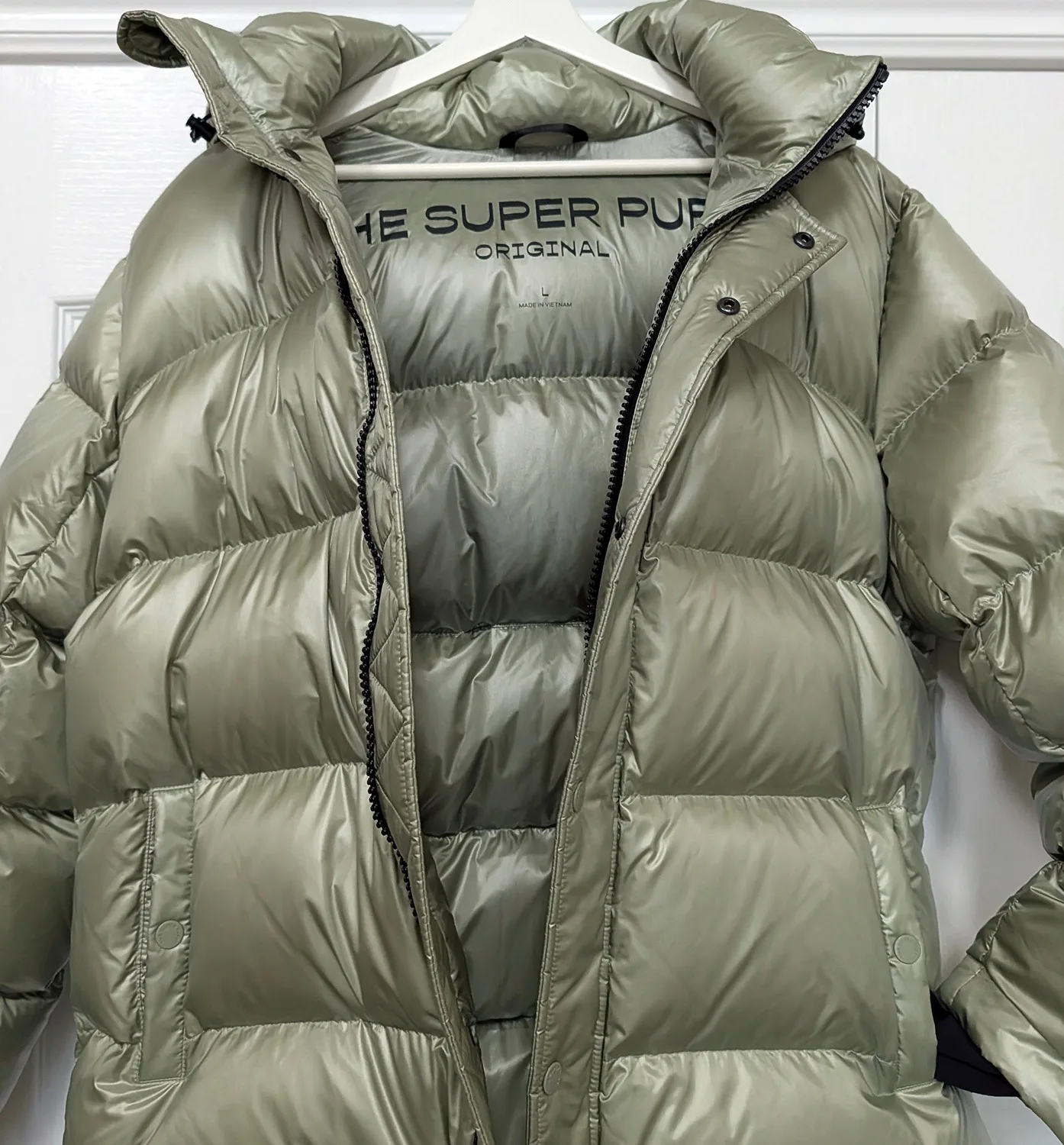 Aritzia The Super Puff, Hi-Gloss-Silent Storm Green - L - NEW