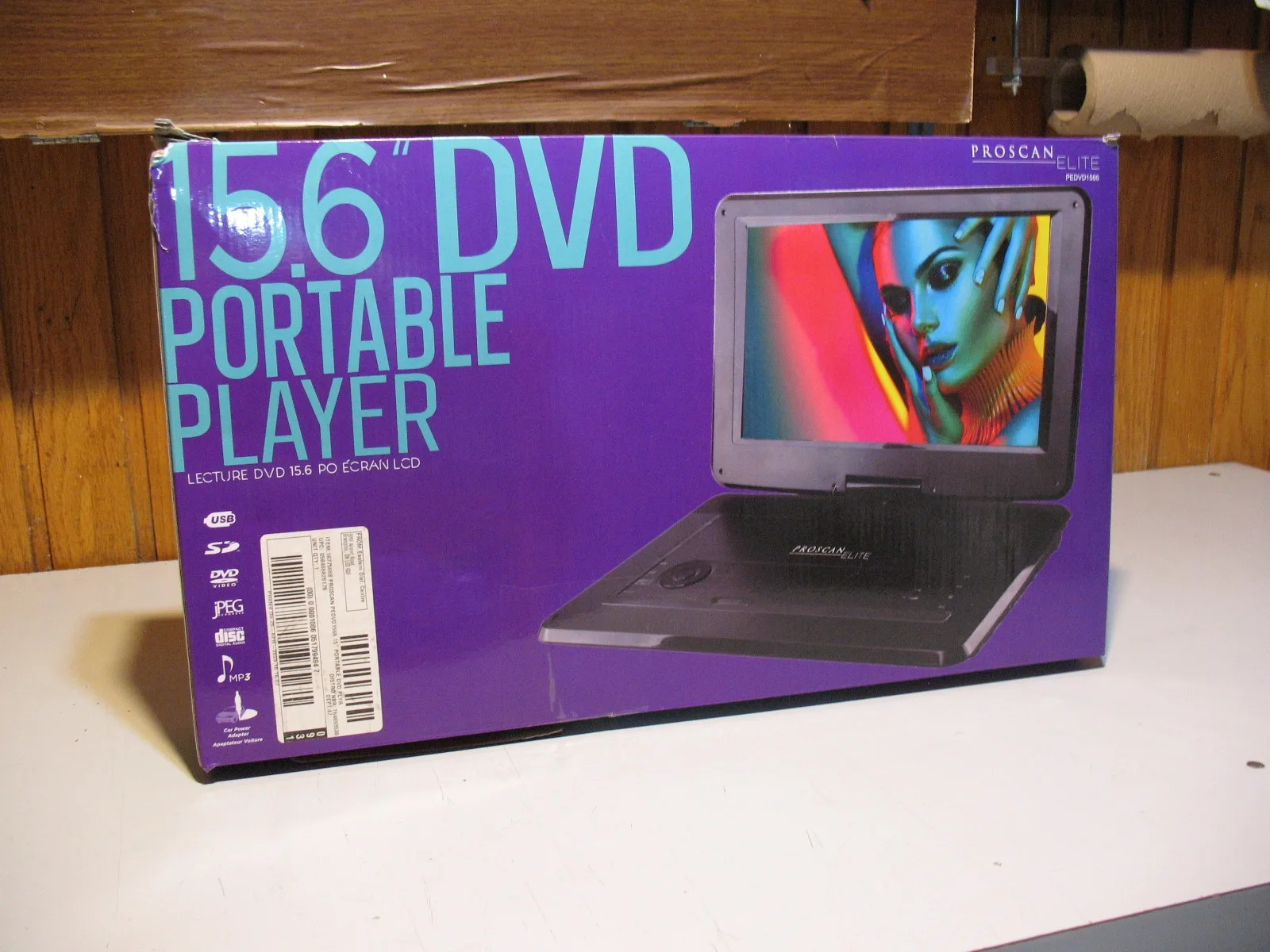 Portable DVD Player with Swivel Screen, BRAND NEW
