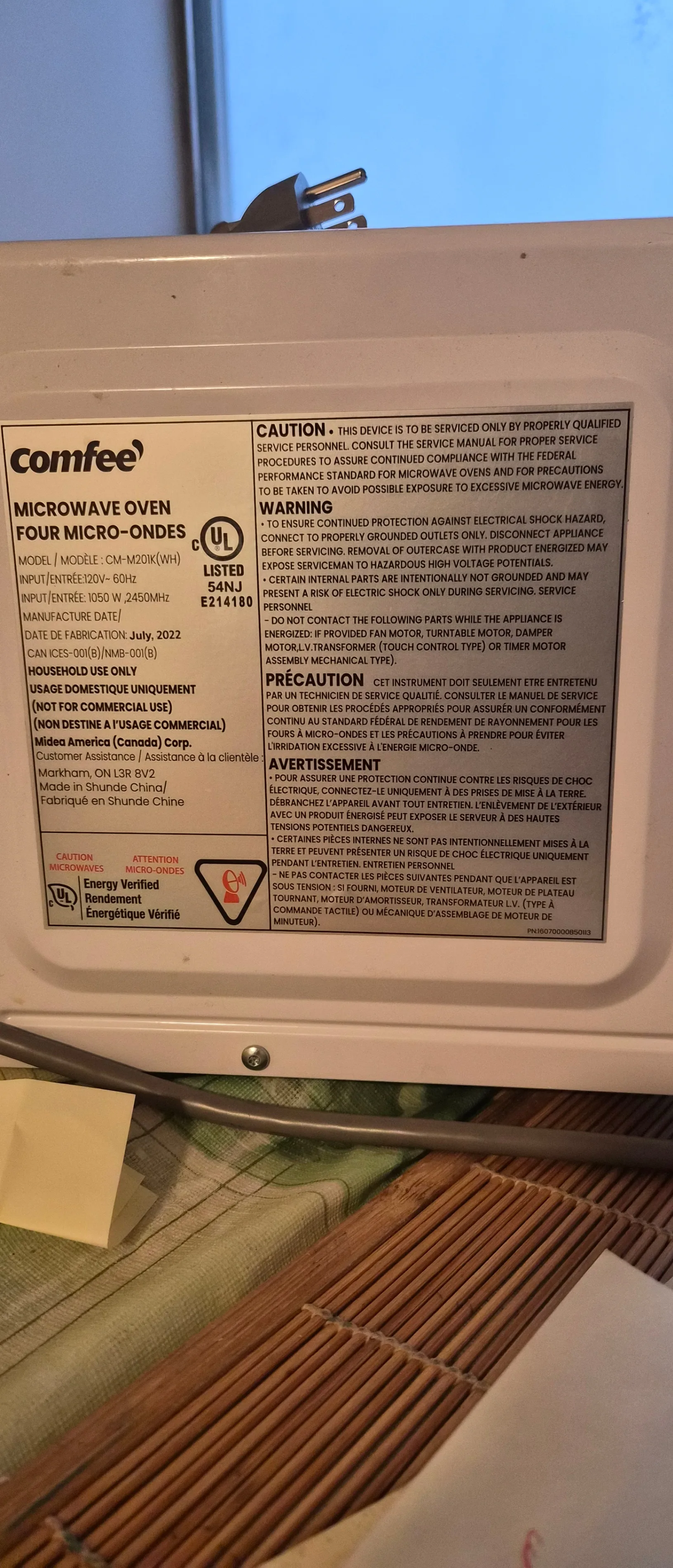 Microwave oven in good , almost new and usable condition