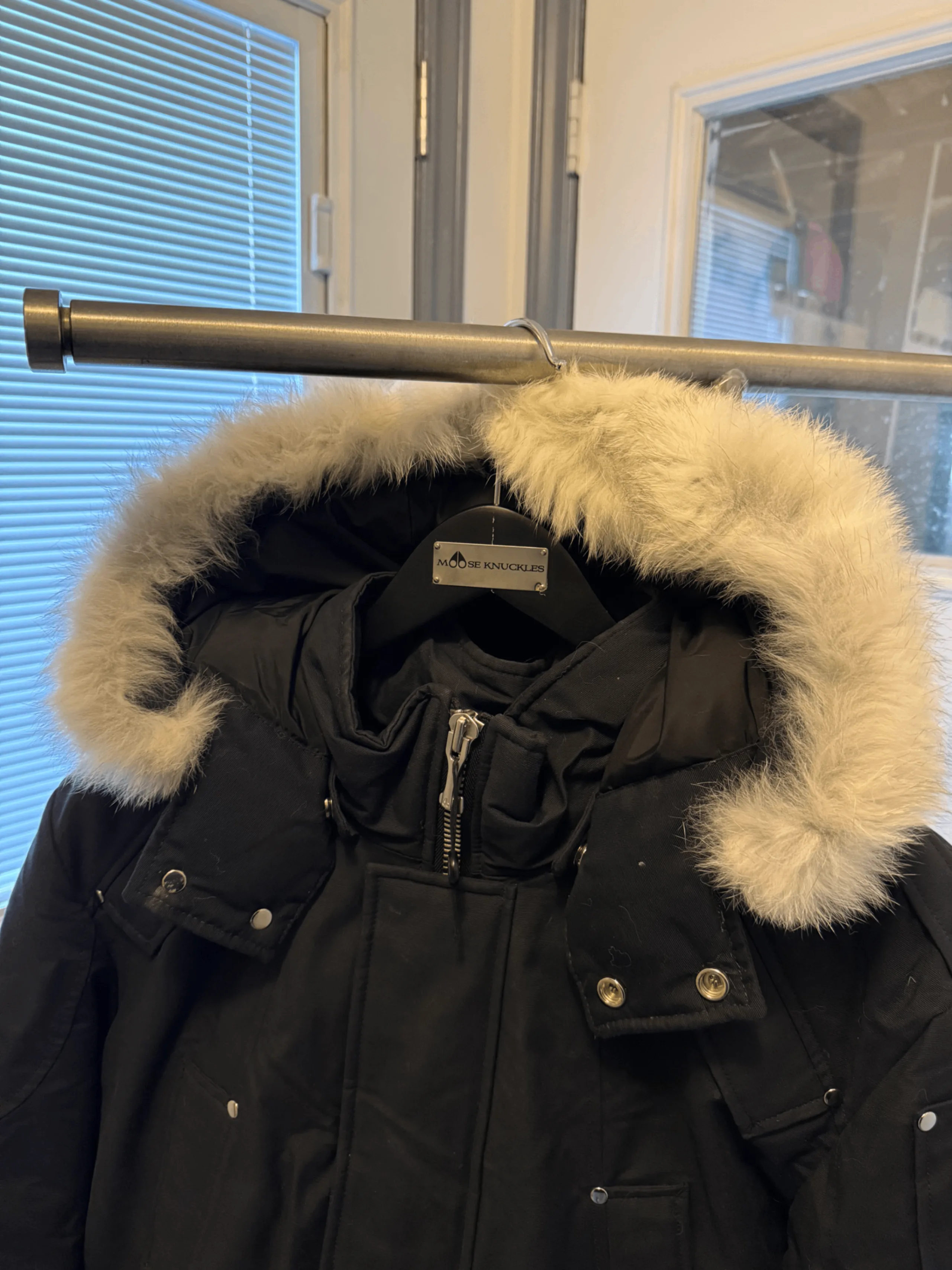 Moose Knuckles shearling trim parka (2023): (XL) image indicator(3)