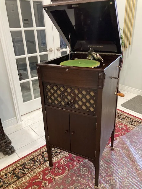 1920 Gerhard & Heintzman Phonograph