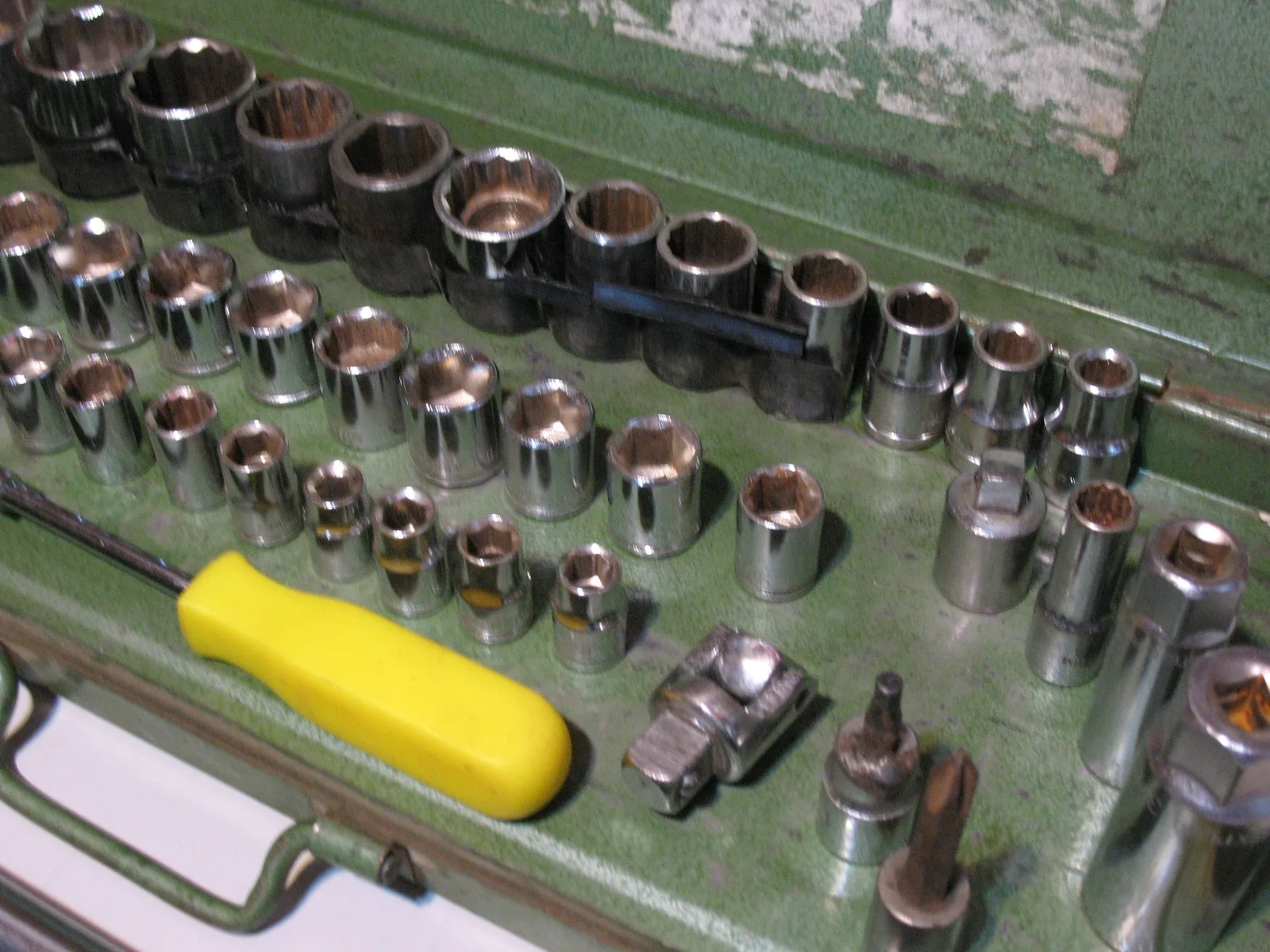 60 Piece Socket and Screwdriver Set image indicator(5)