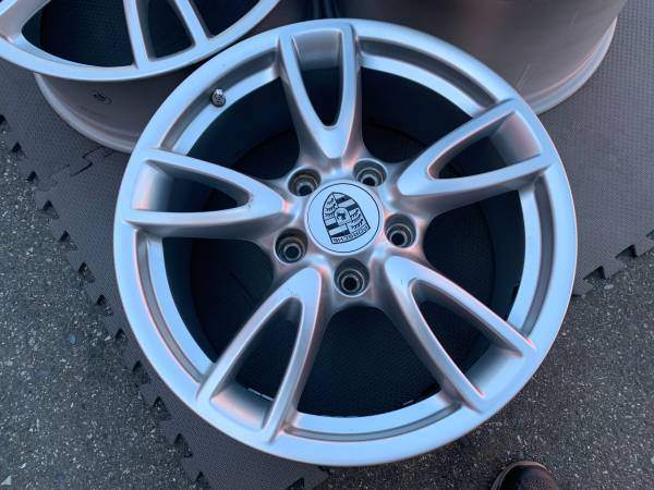 Set of Genuine Porsche 18X8/11" 997 Targa 4 rims in exc cond - photo 5