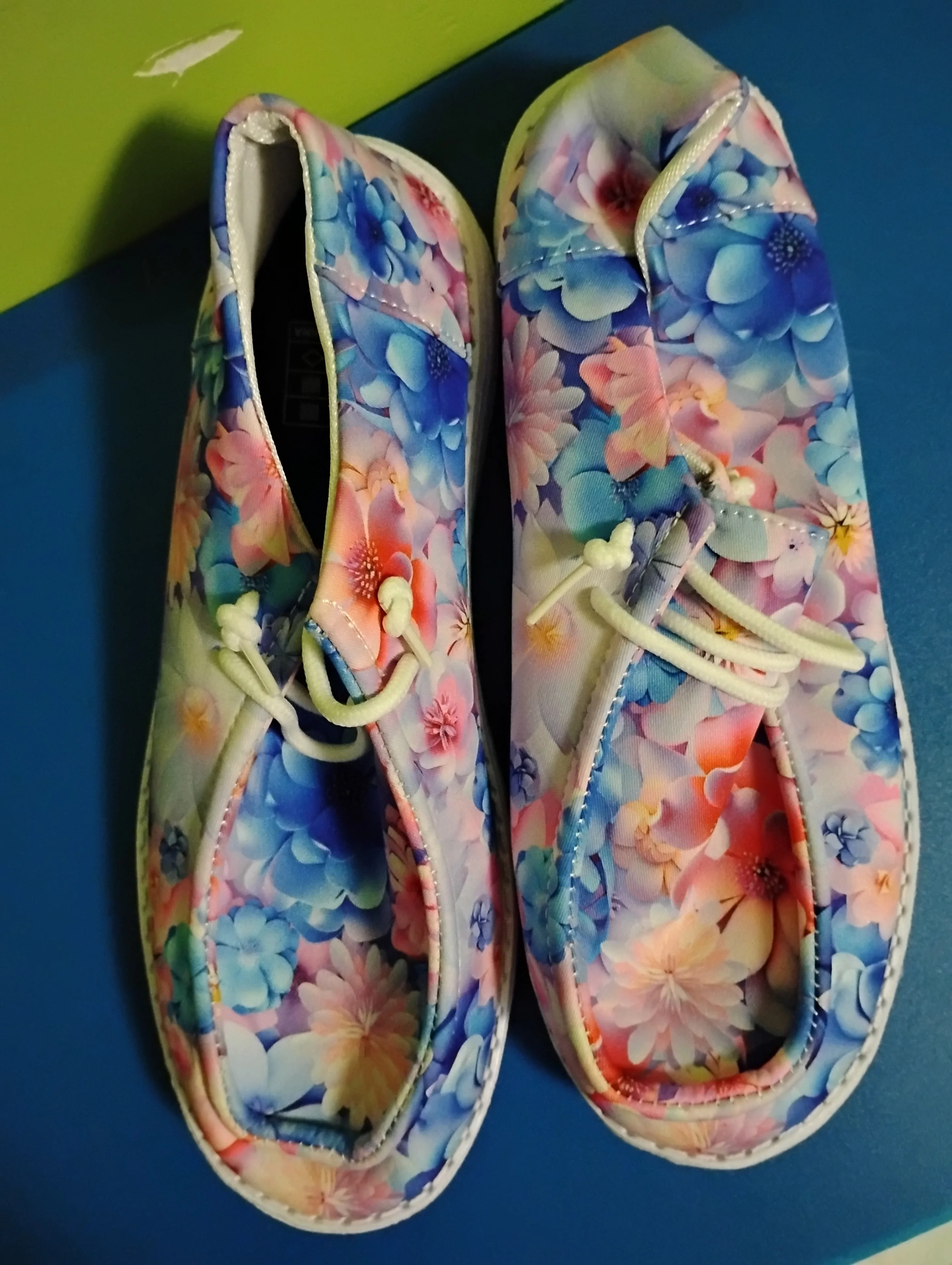 Women’s Pastel Canvas Shoes – Brand New (Size 6) thumbnail
