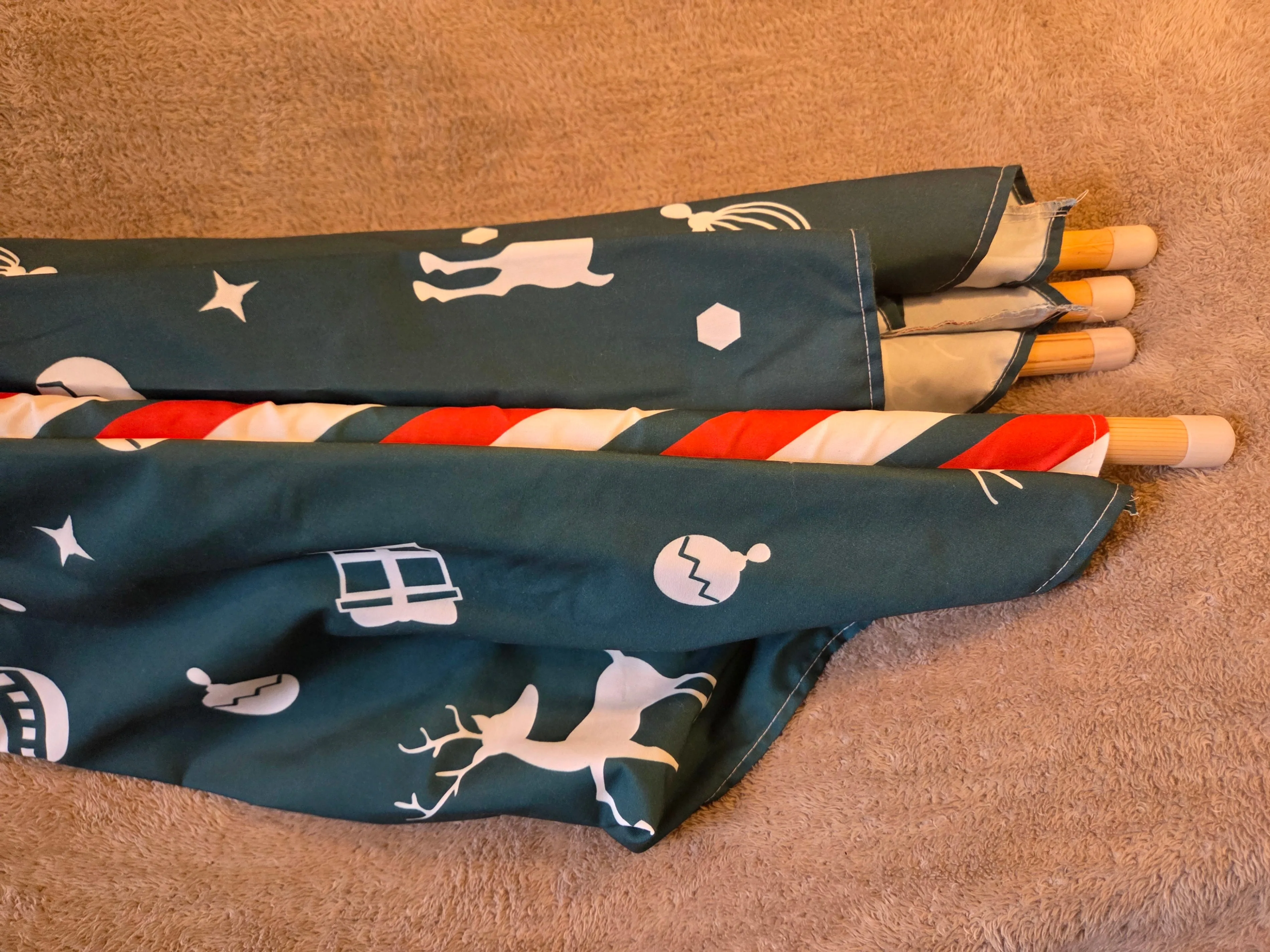 Holiday Christmas Kids Teepee, 59×47 in, with Garland image indicator(6)