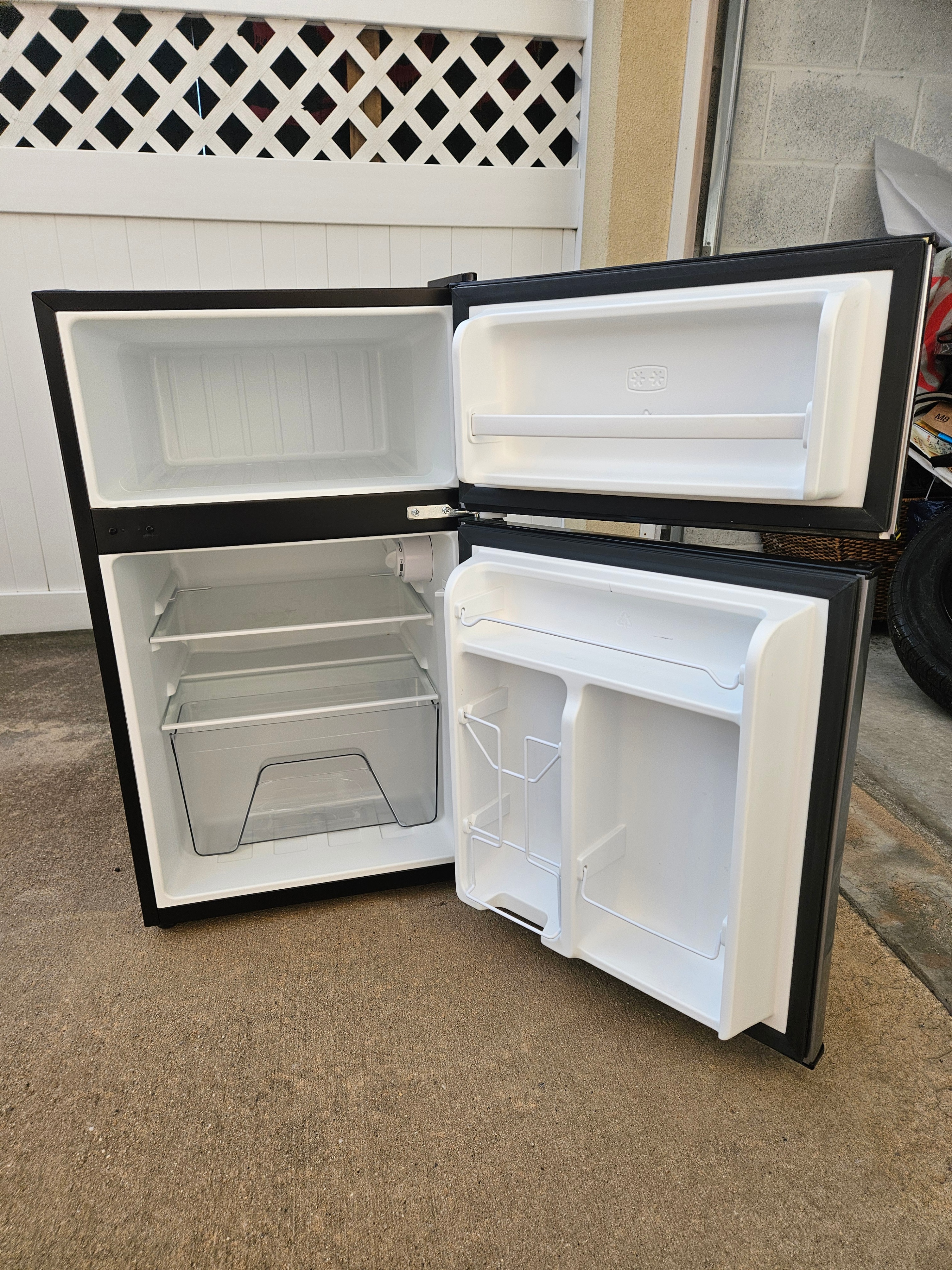 Whirlpool 3.1 cu ft Mini Refrigerator Stainless Steel WH31S1E - photo 4