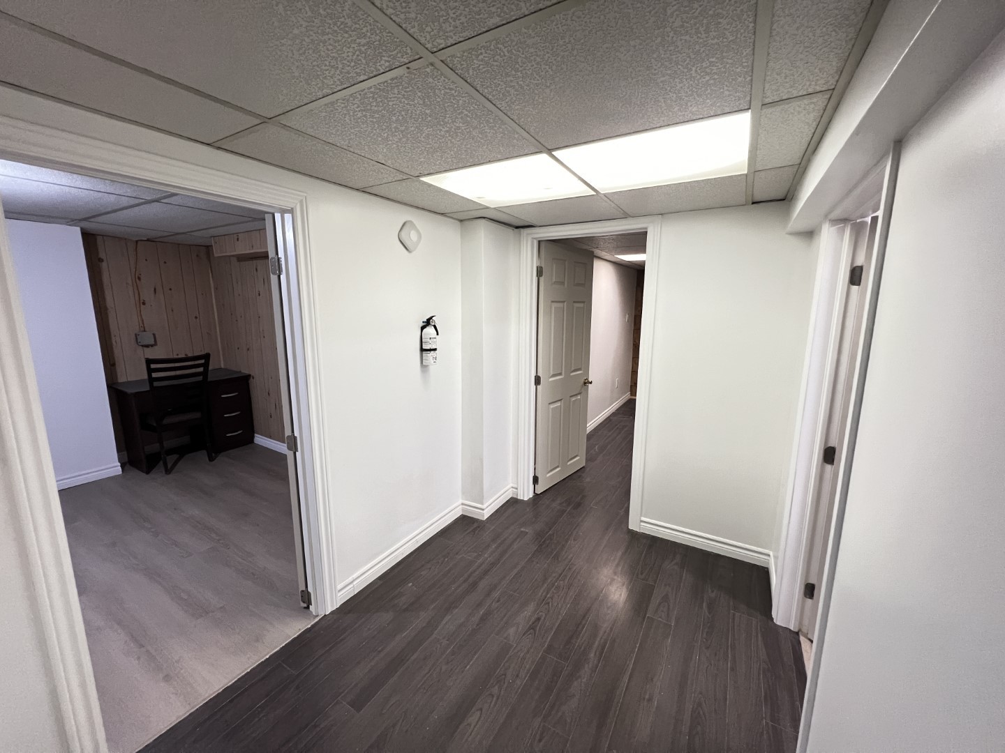 Private room share kitchen and washroom - photo 2