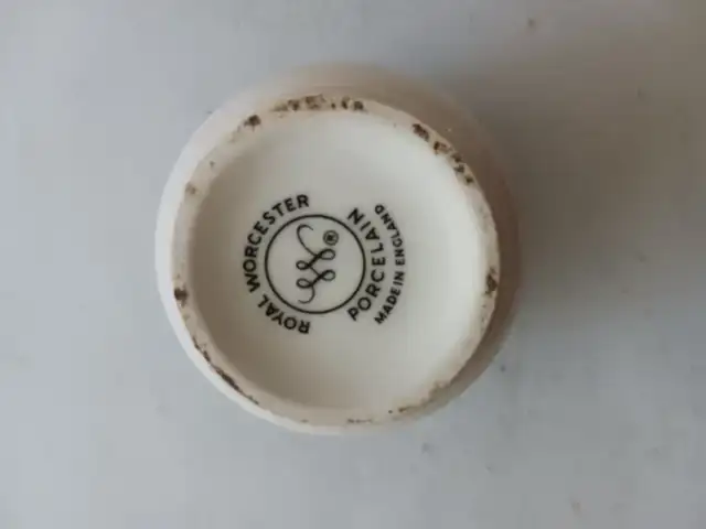For sale a Vintage ROYAL WORCESTER Porcelain Egg Coddler England - photo 2