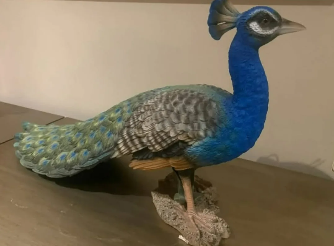 Hi-Line Gift Beautiful Peacock Statue image indicator(2)