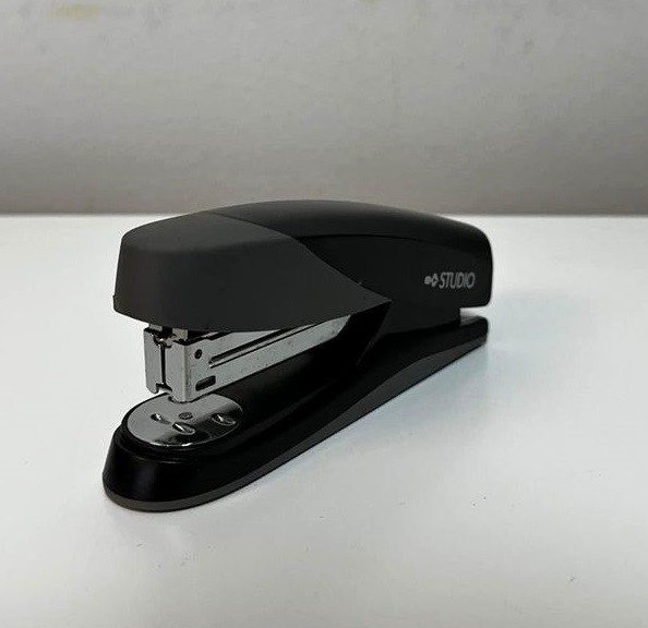 Studio stapler in sale / agrafeuse en vente