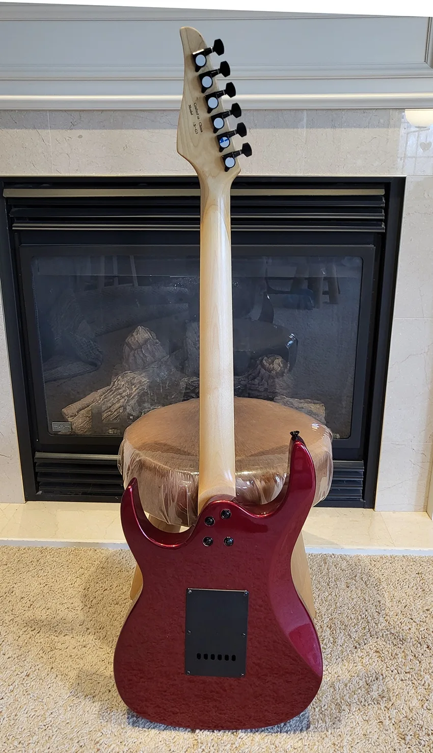 Full Size Electric Guitar HSS Pickups,Tremolo Bridge, Maple Neck image indicator(2)