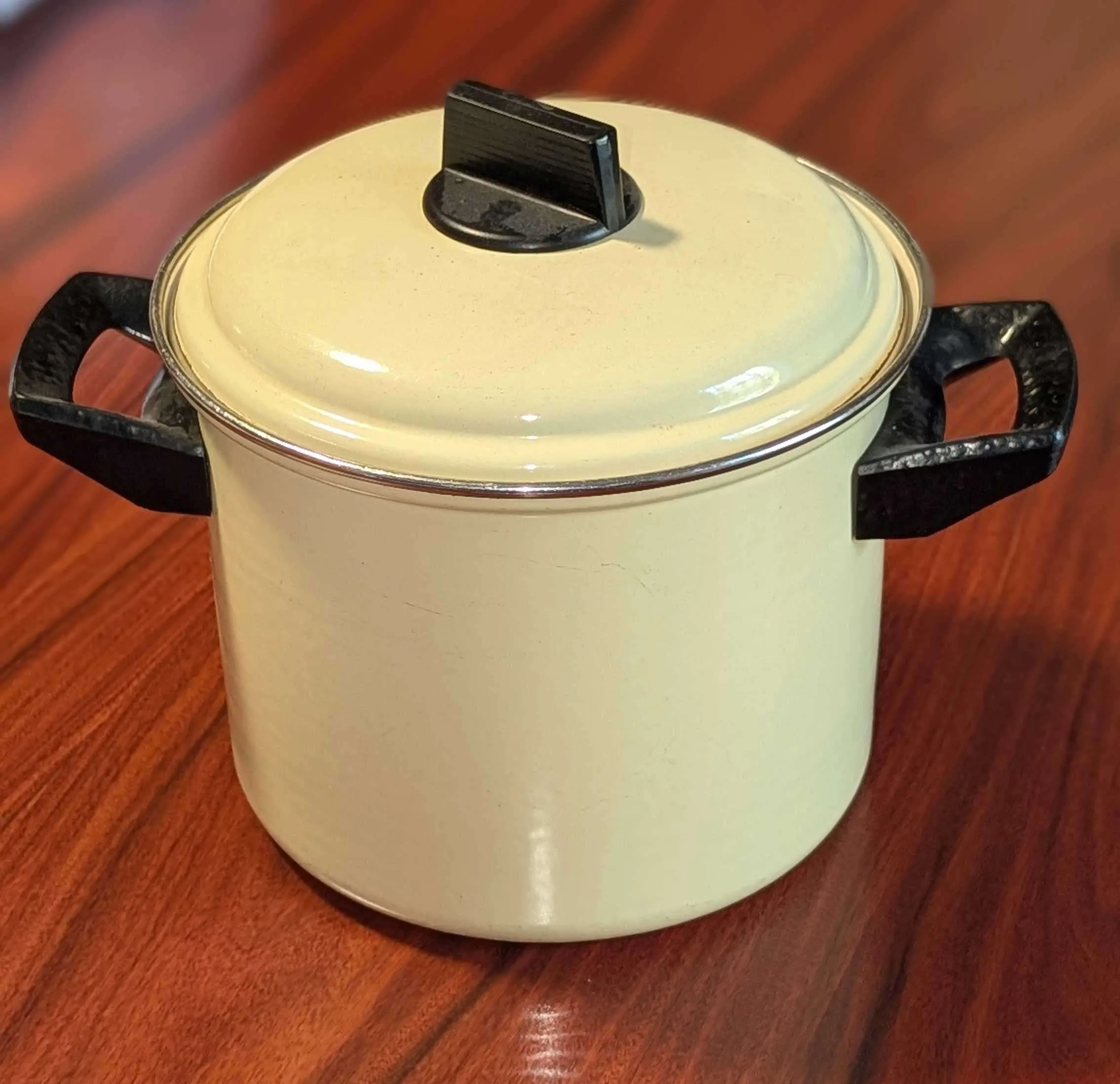 Vintage French Vanilla Enameled Pot