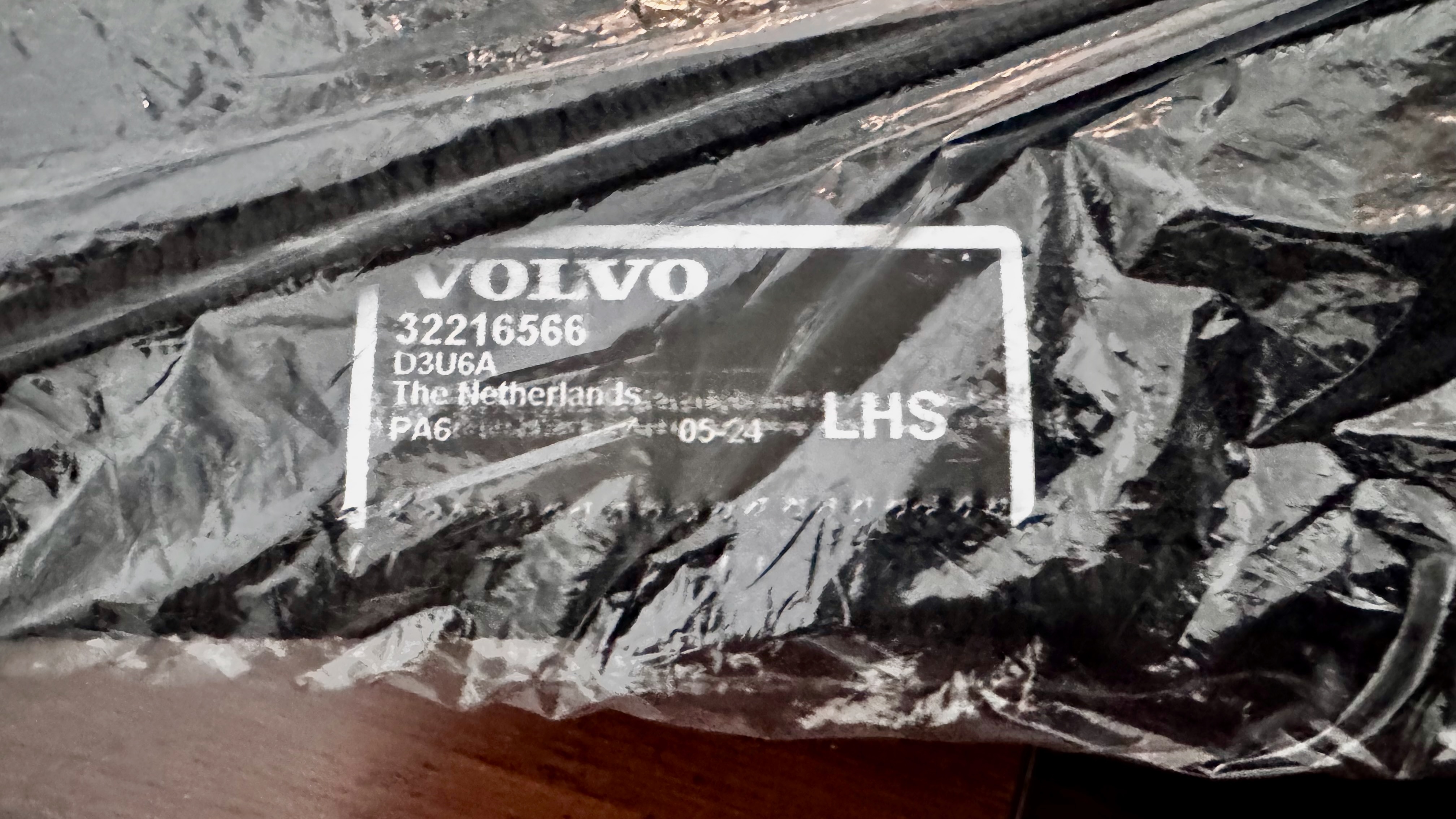 Volvo XC60 Genuine Floor Mat Set Charcoal (OEM 32216555) NEW - photo 4