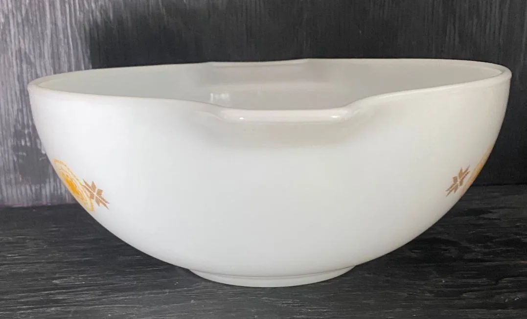 Pyrex Town and Country 4 Quart Cinderella Mixing Bowl 444 image indicator(3)
