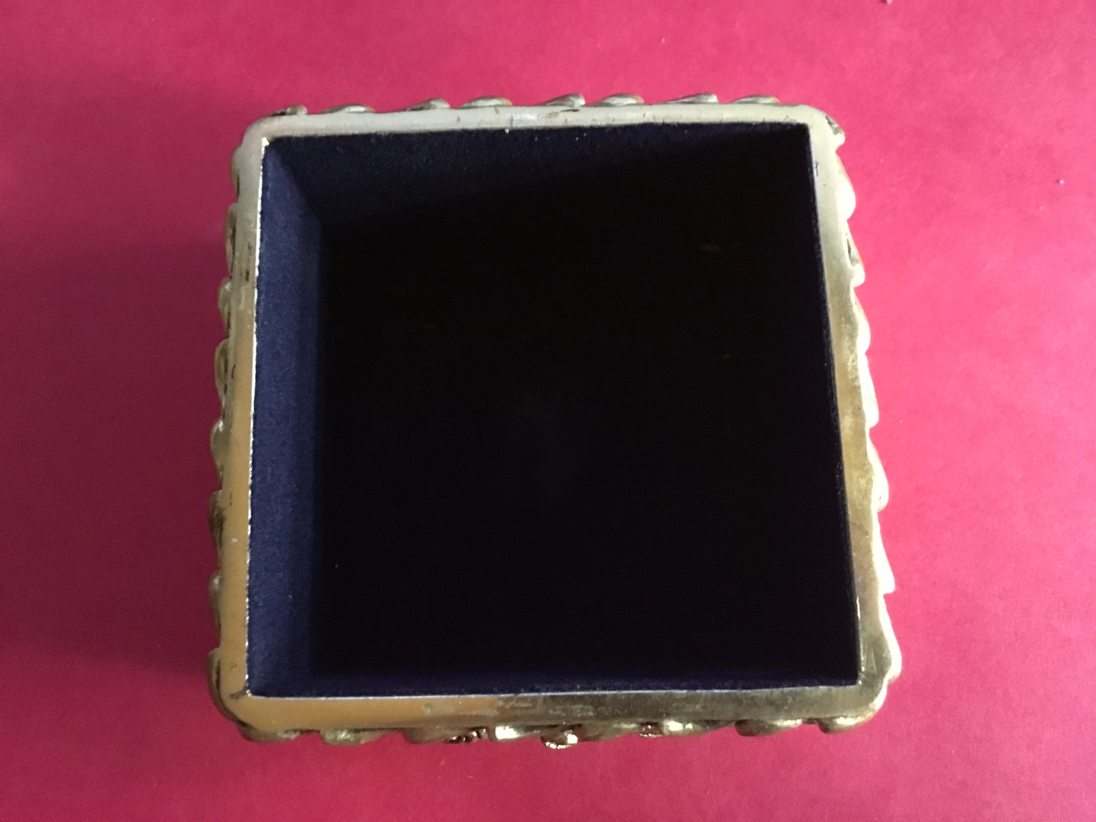 Vintage Gold Floral Jewelry Box - photo 3