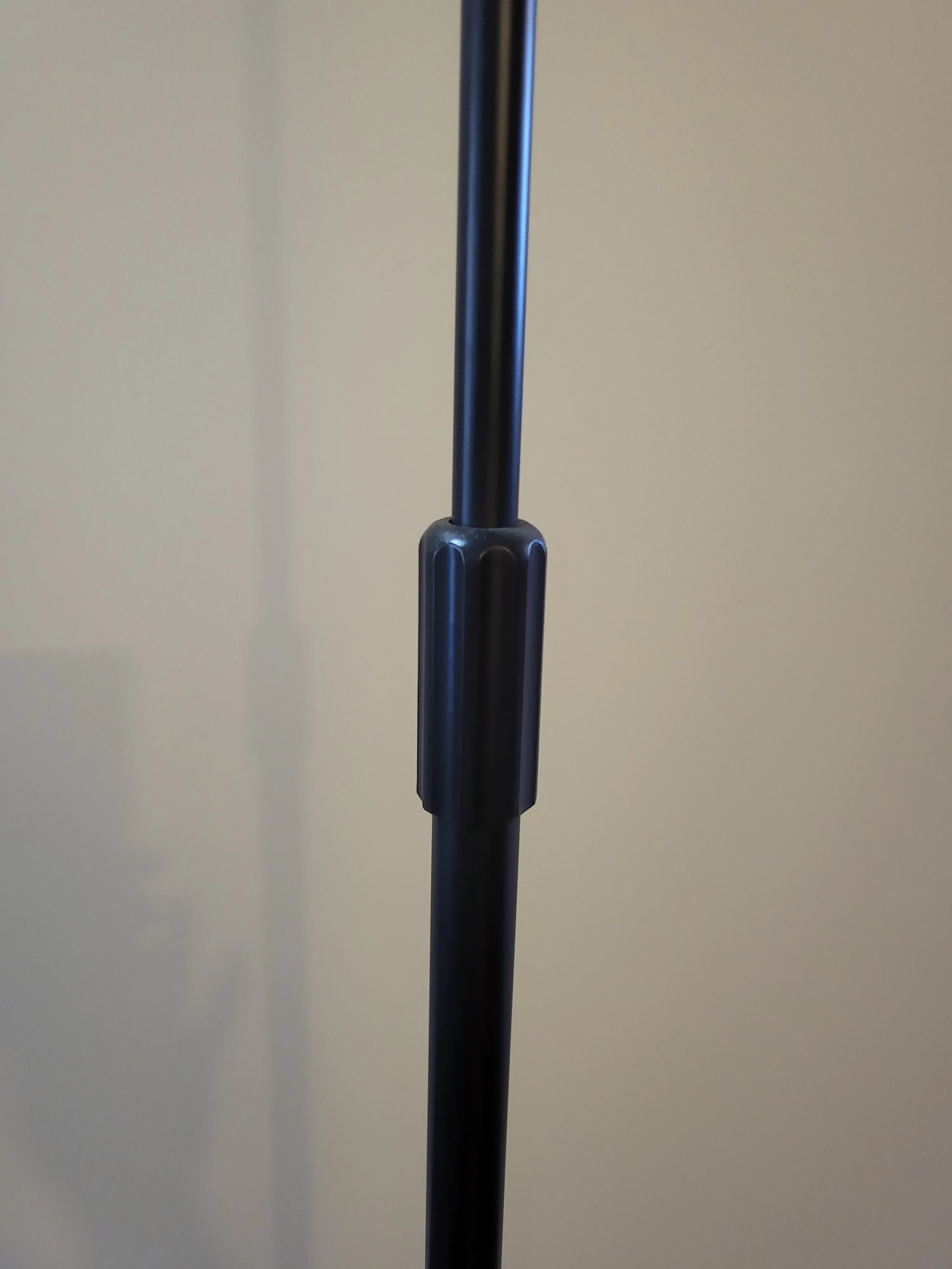 Microphone Stand – Height Adjustable Tripod image indicator(4)