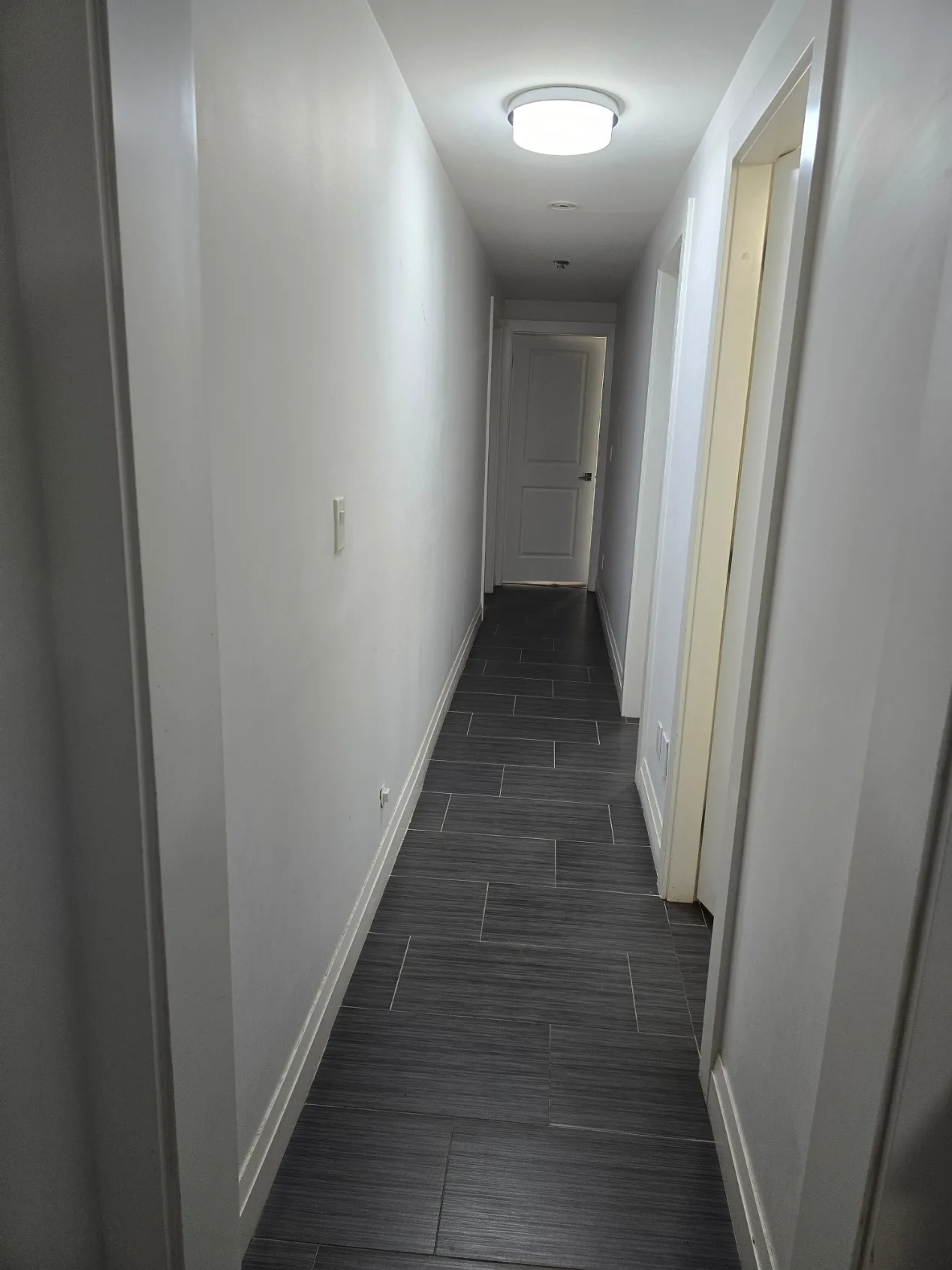 2 BR /1 B suite in Cloverdale near 168 St / Hwy 10 image indicator(3)