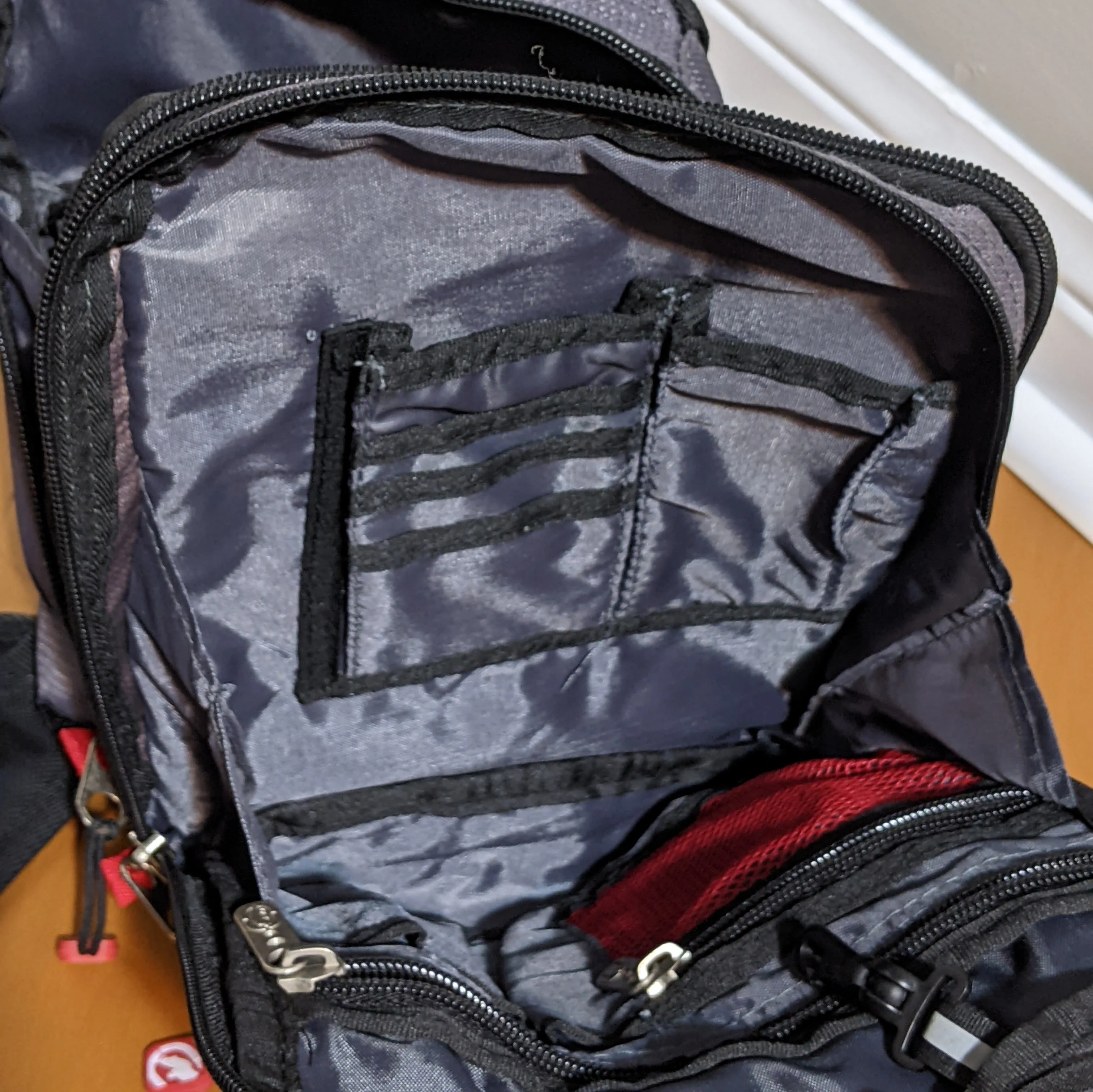 Ecko Unlimited Vertical Boarding Bag, Travel Bag image indicator(8)