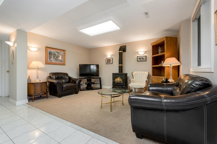 1 PRIVATE ROOM WITH PARKING AVAILABLE FROM JAN 1 - photo 3