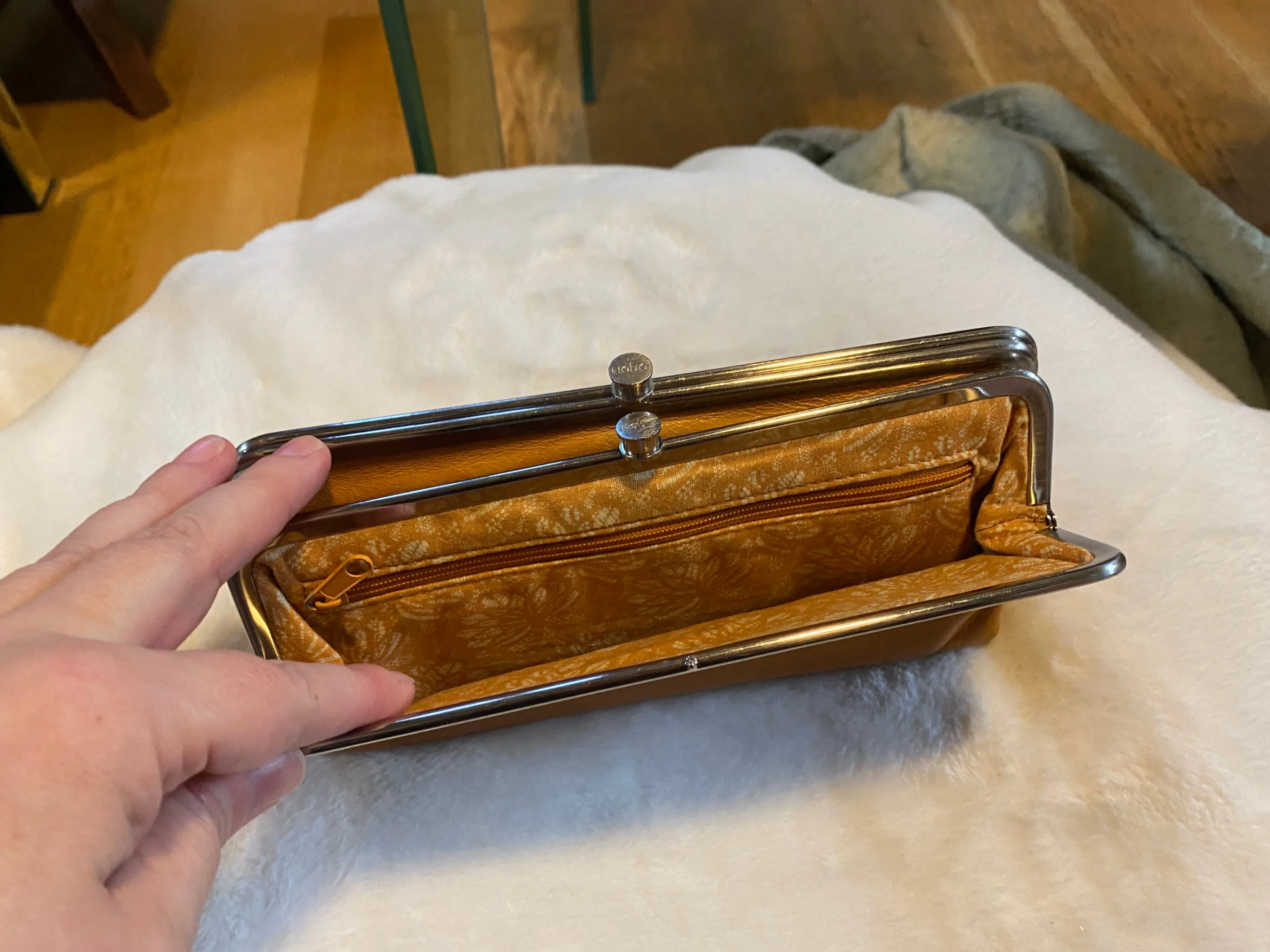 Beautiful Wallet/Clutch image indicator(3)