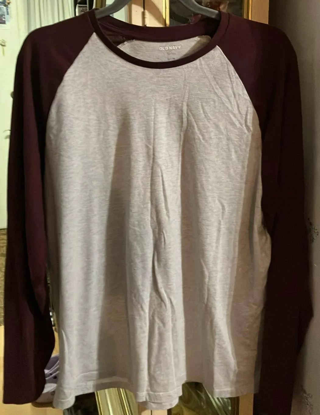Man Old Navy Top Grey and Burgundy - Size XL